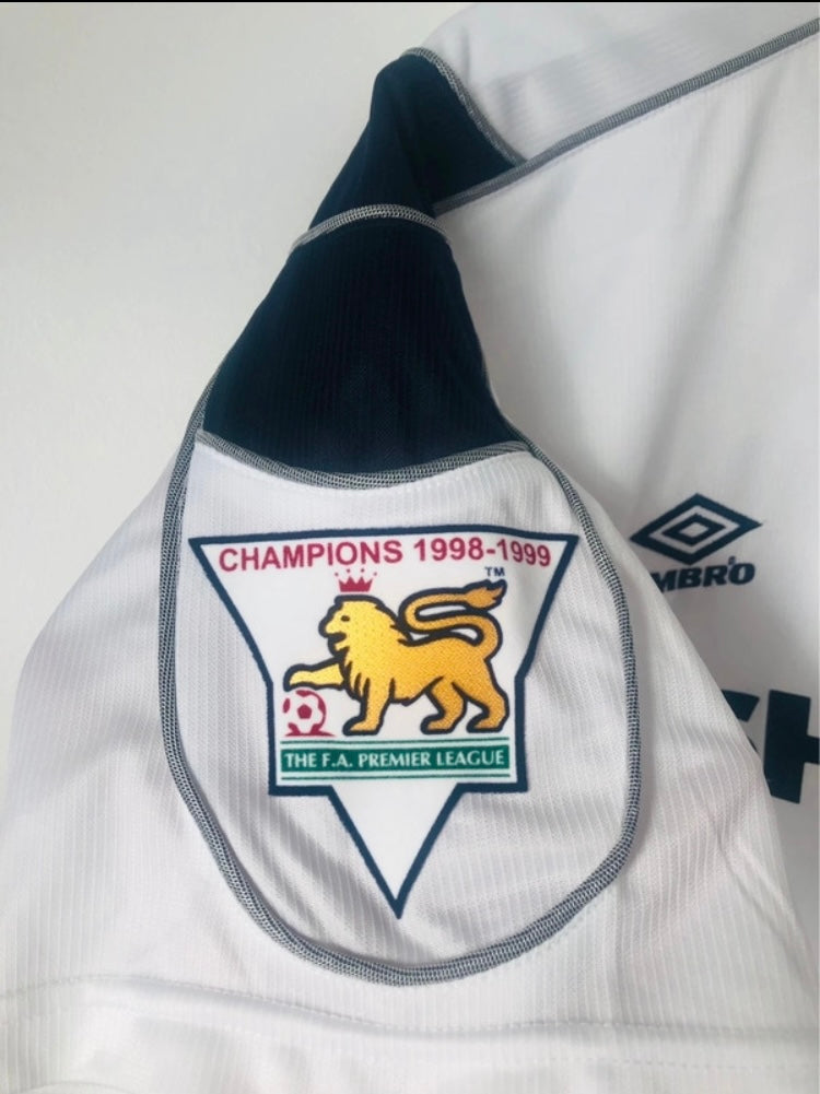 Manchester United away football shirt
Stam Large 1999/2000