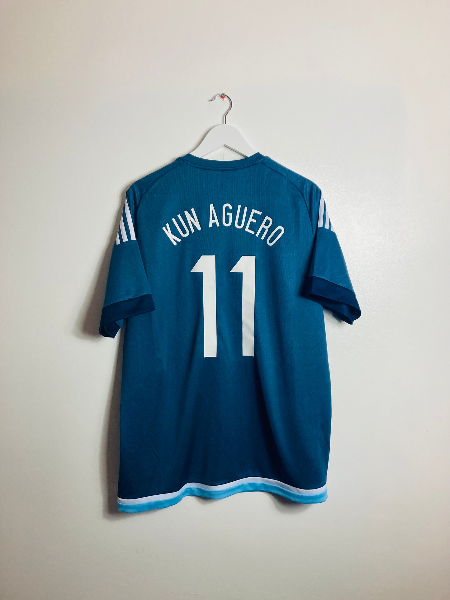 Argentina away football shirt
2015/16 Aguero XL