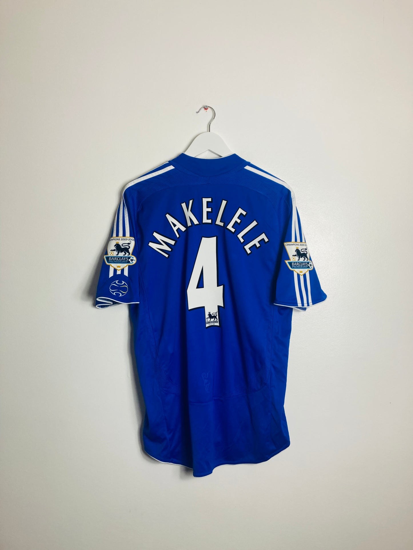 Chelsea home football shirt
2006/08 Makelele Large