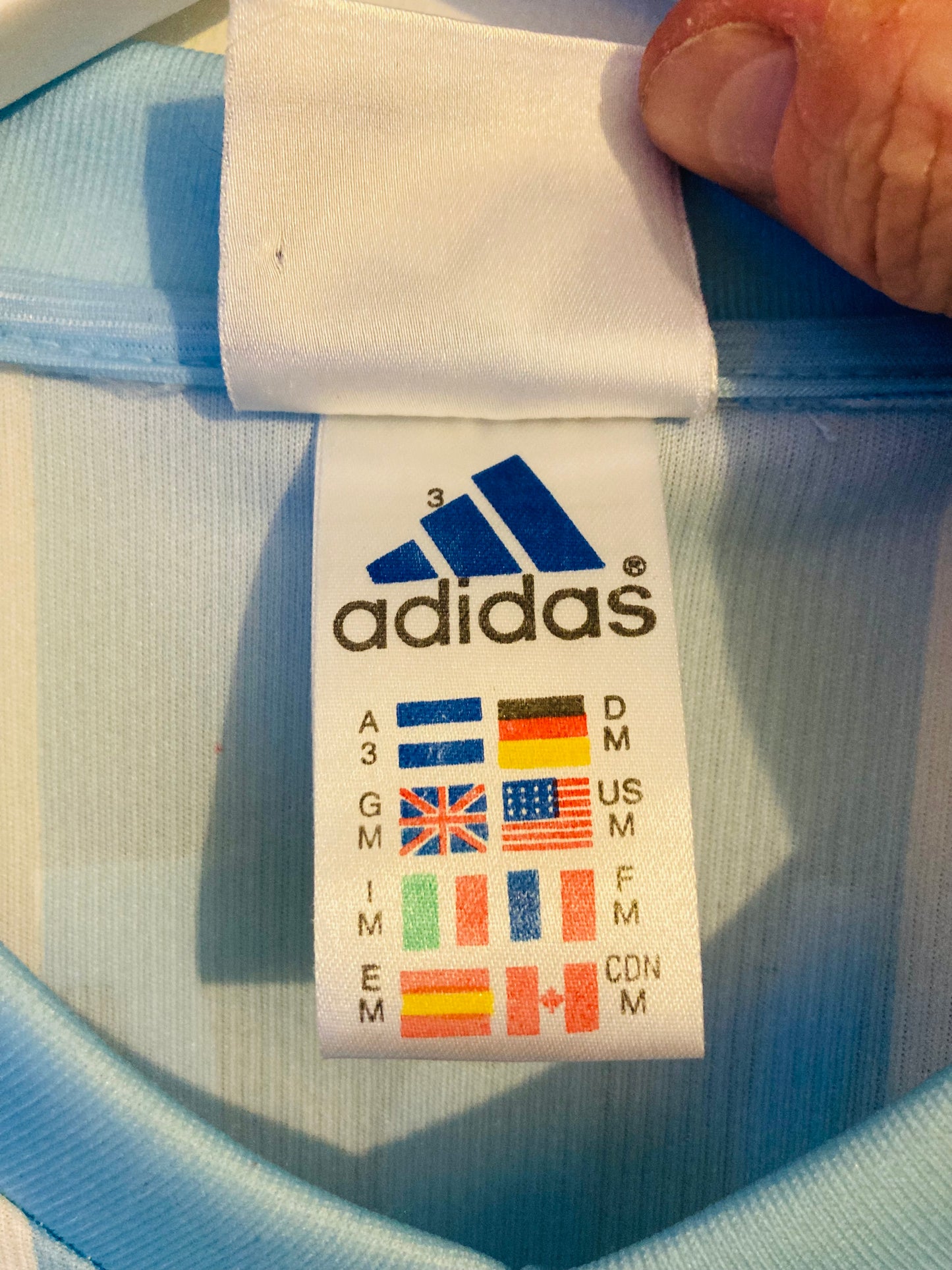 Argentina home football shirt
W/C 2002 Batistuta medium