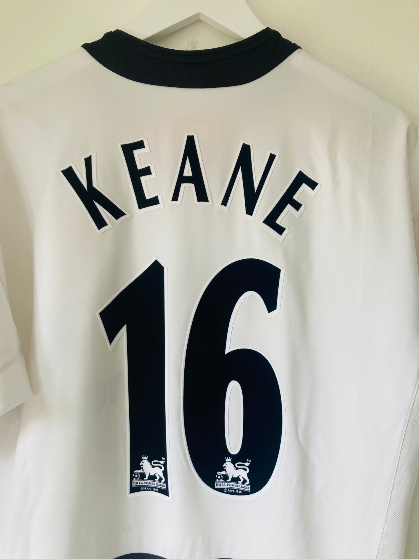 Manchester United away football shirt 2002/03 Keane Medium