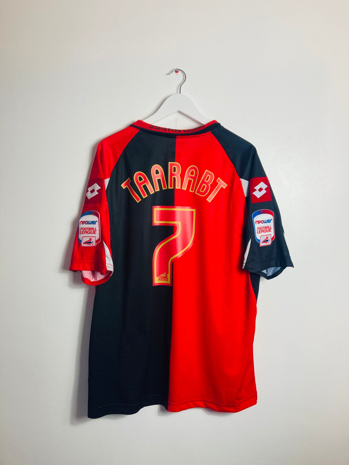 QPR Queens Park Rangers away football shirt
2010/11 Taarabt XL