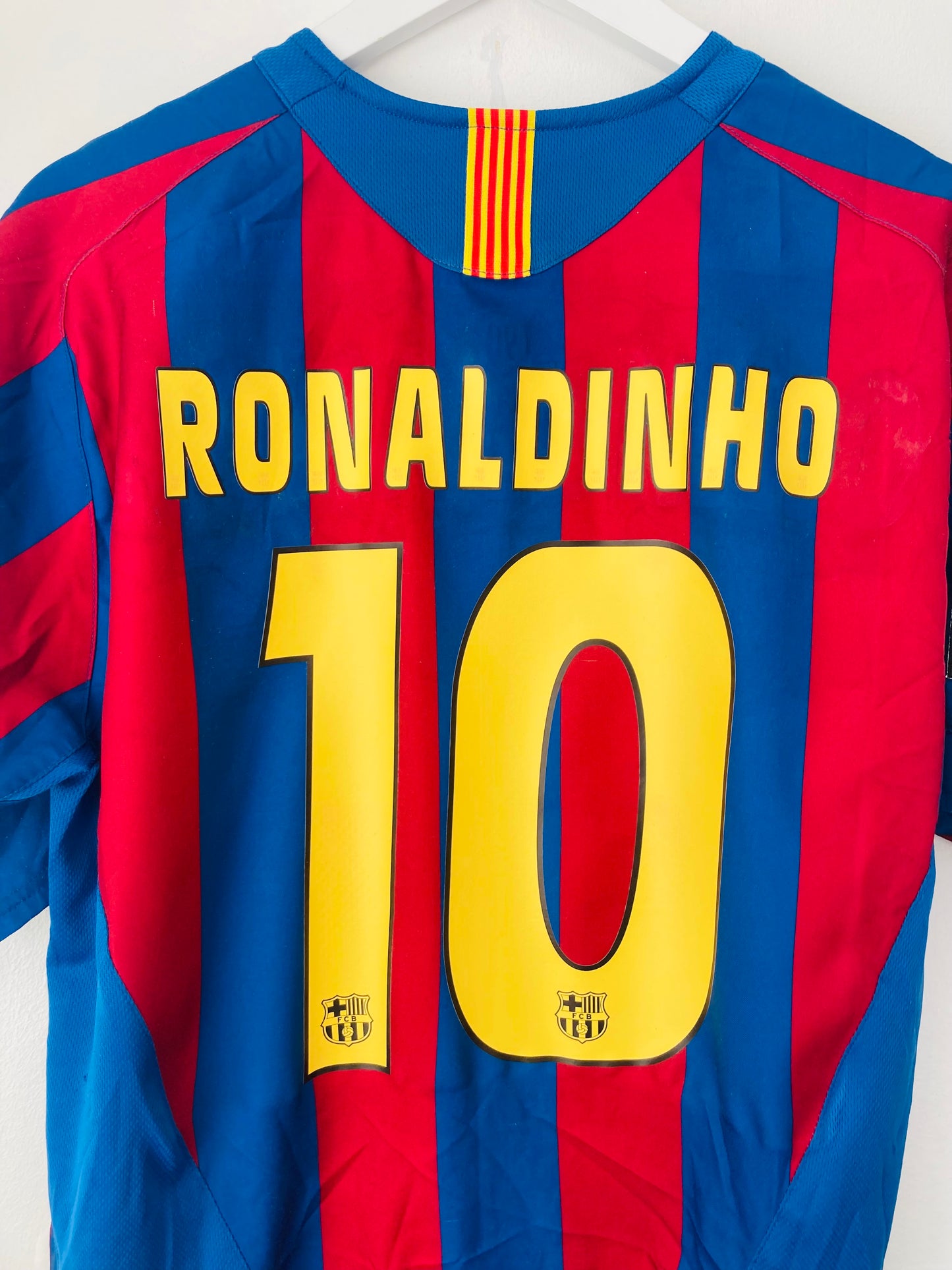 Barcelona home football shirt
2005/06 Ronaldinho Medium