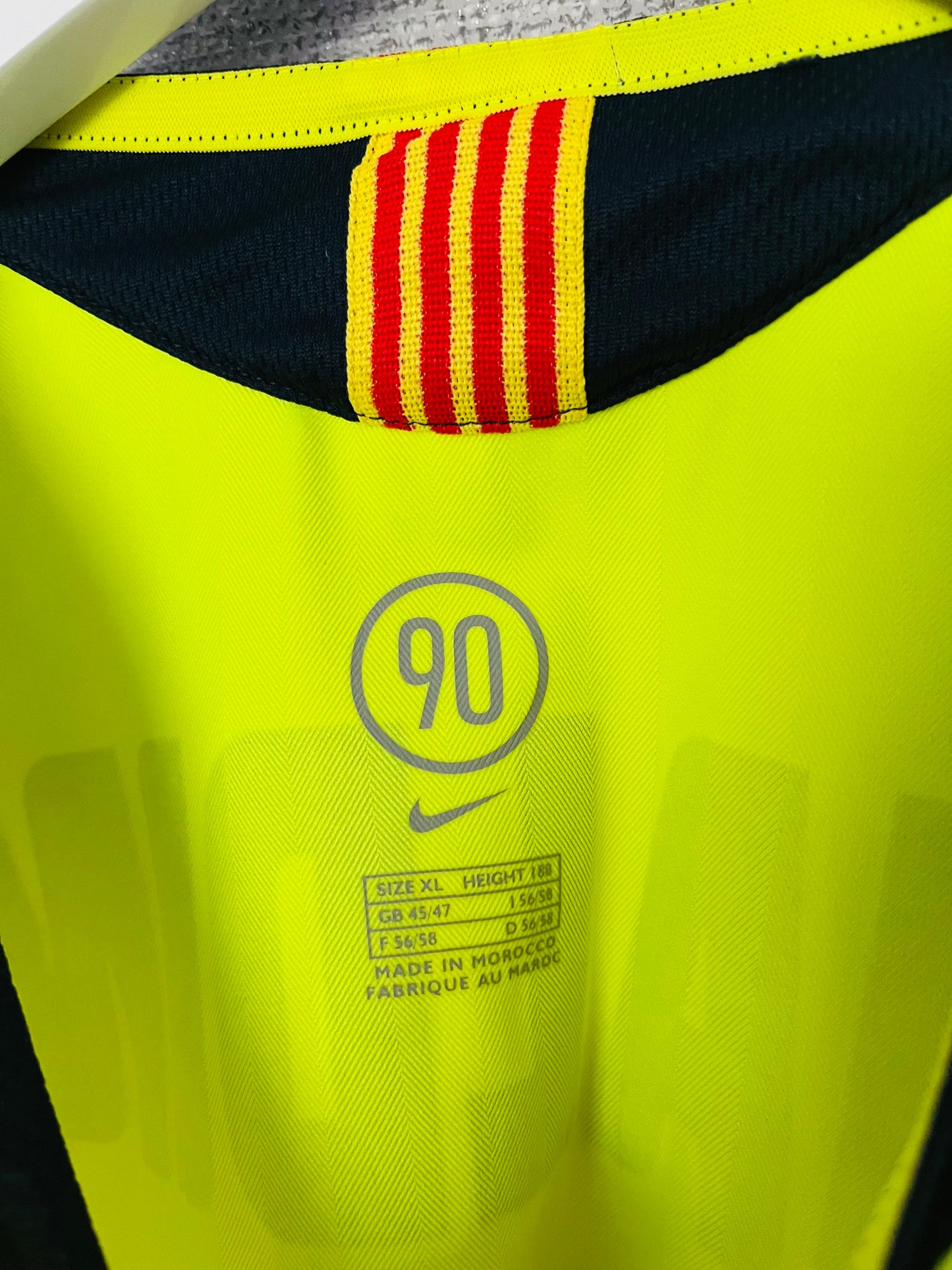 Barcelona away football shirt
2005/06 Ronaldinho XL