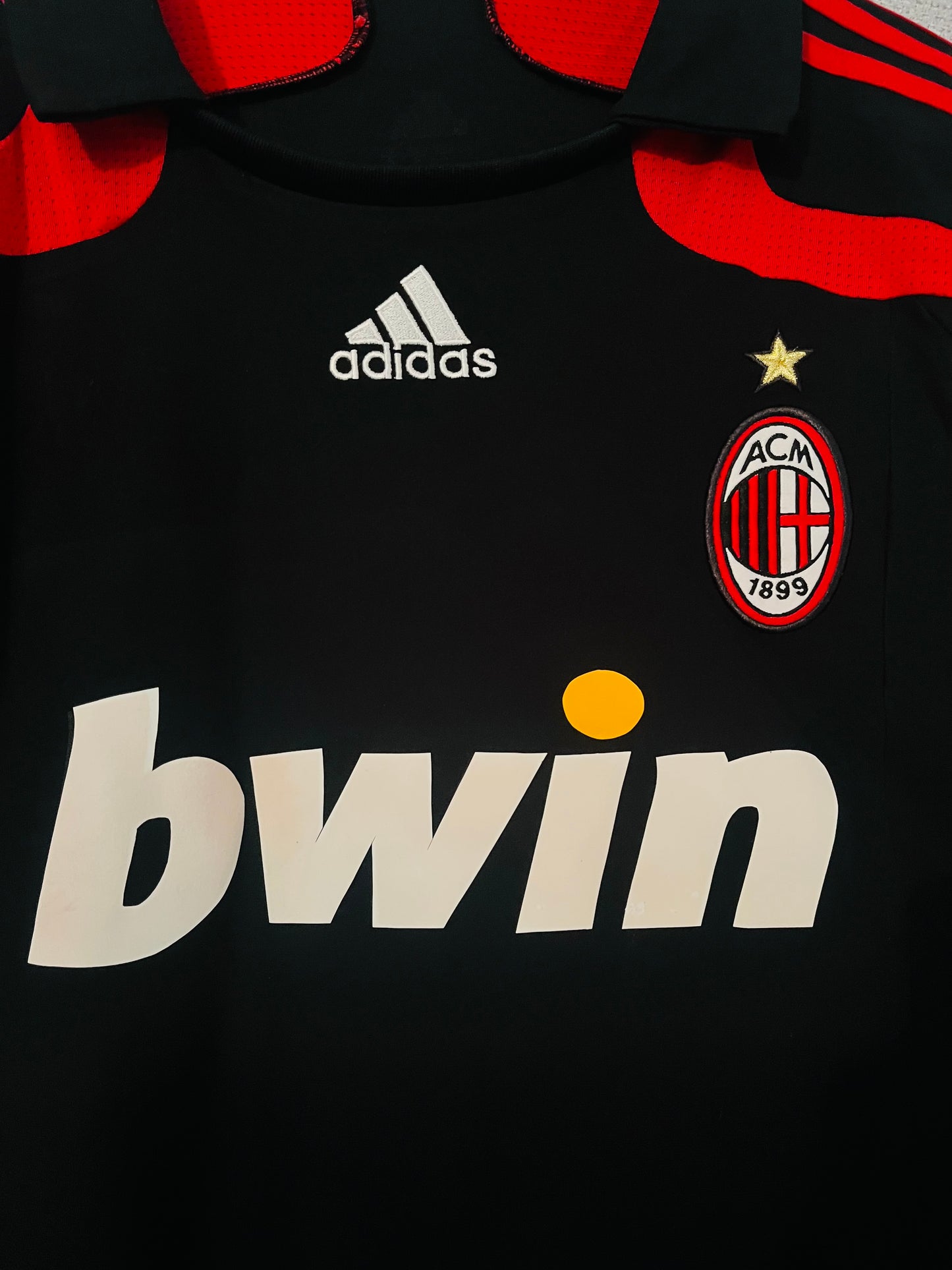 AC Milan third football shirt
2007/08 Ronaldo Large
