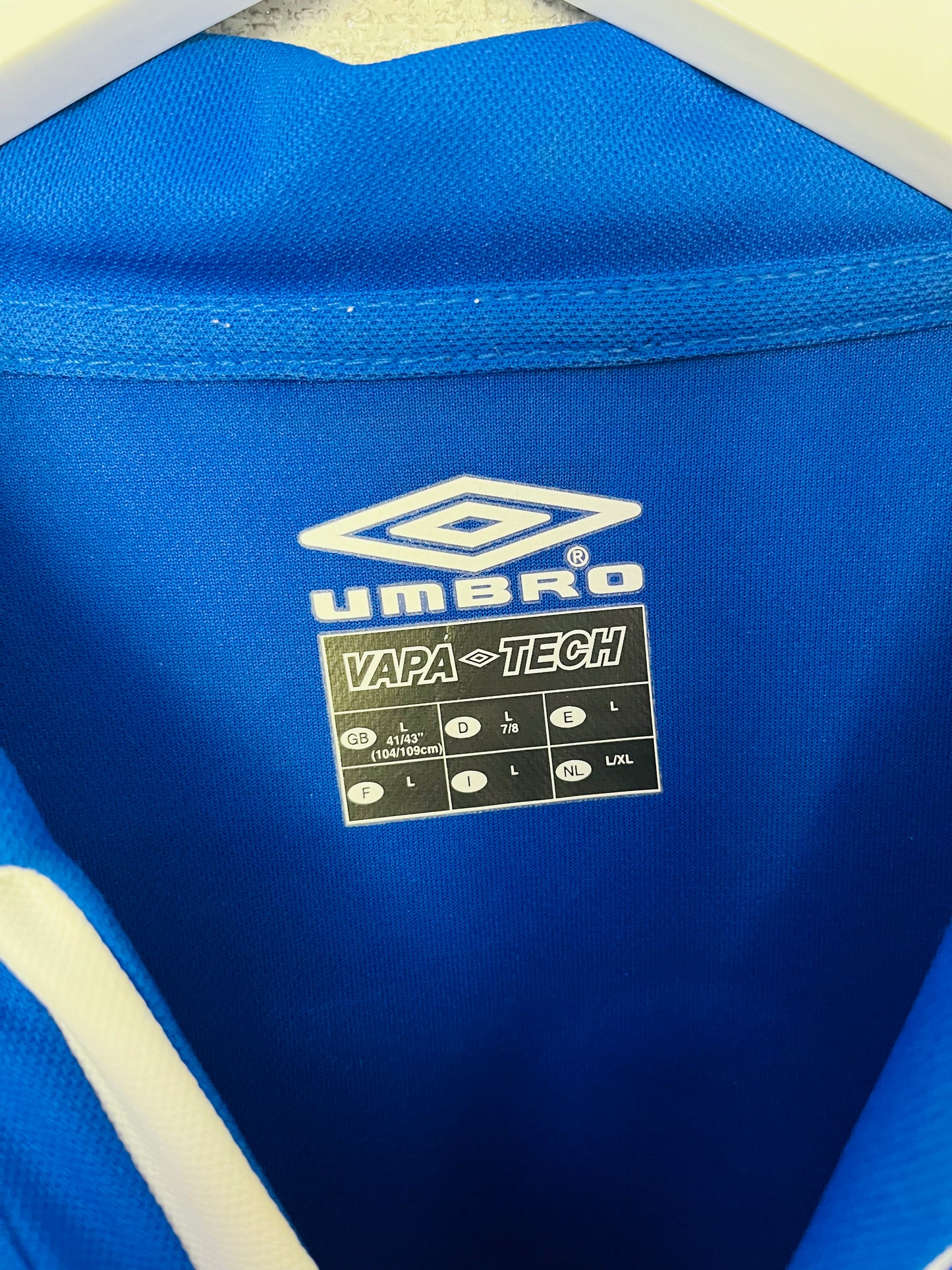 Chelsea home football shirt
2001/03 Zola Large