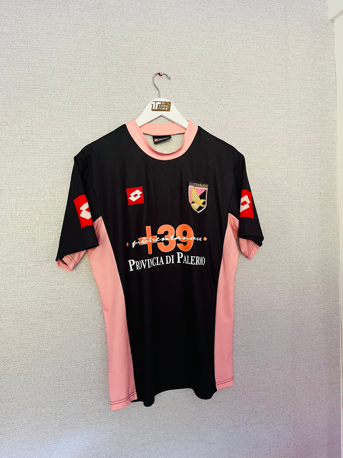 Palermo away football shirt
2004/05 Toni Medium