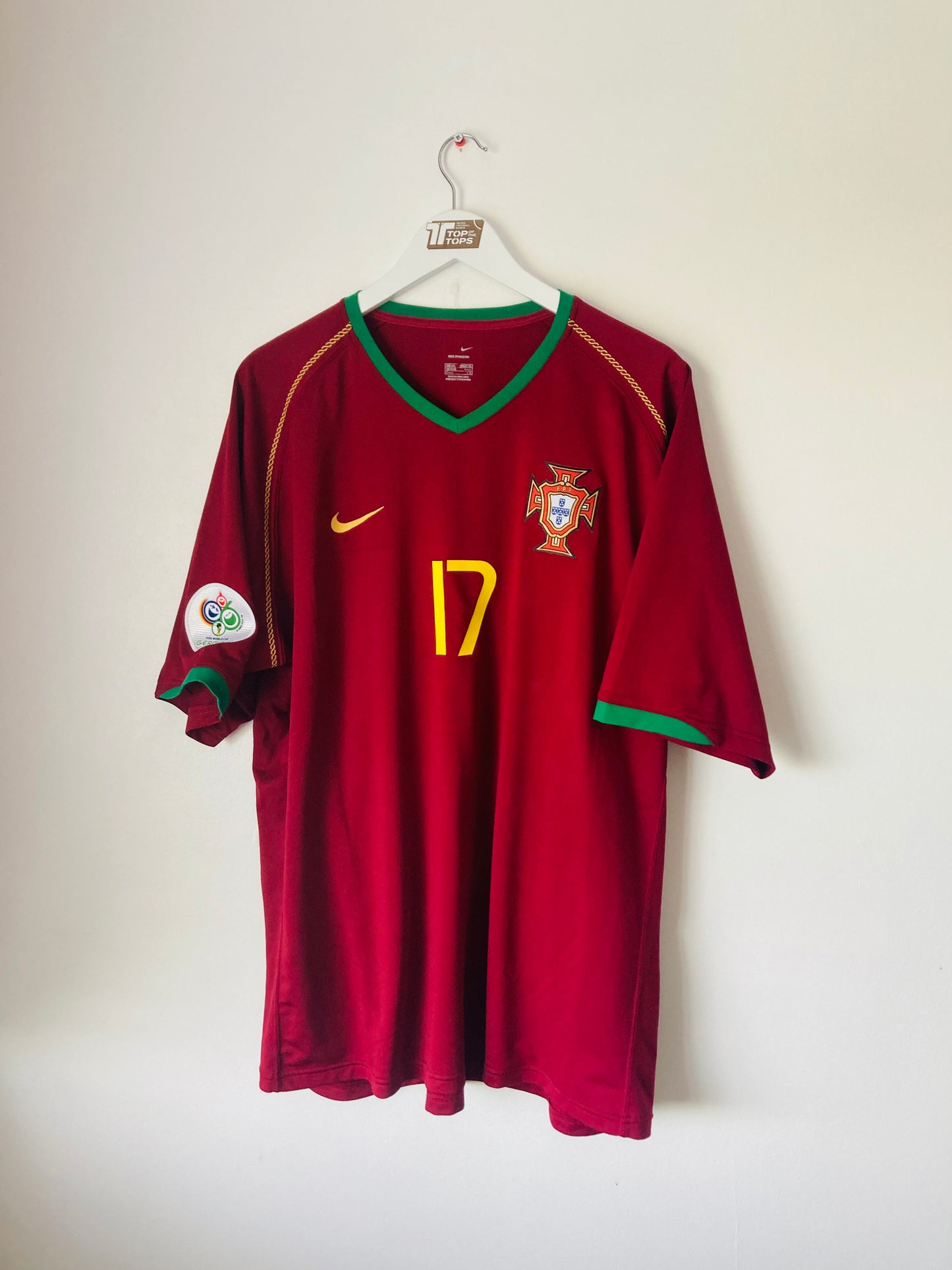 Portugal home football shirt
W/C 2006 Ronaldo XXL