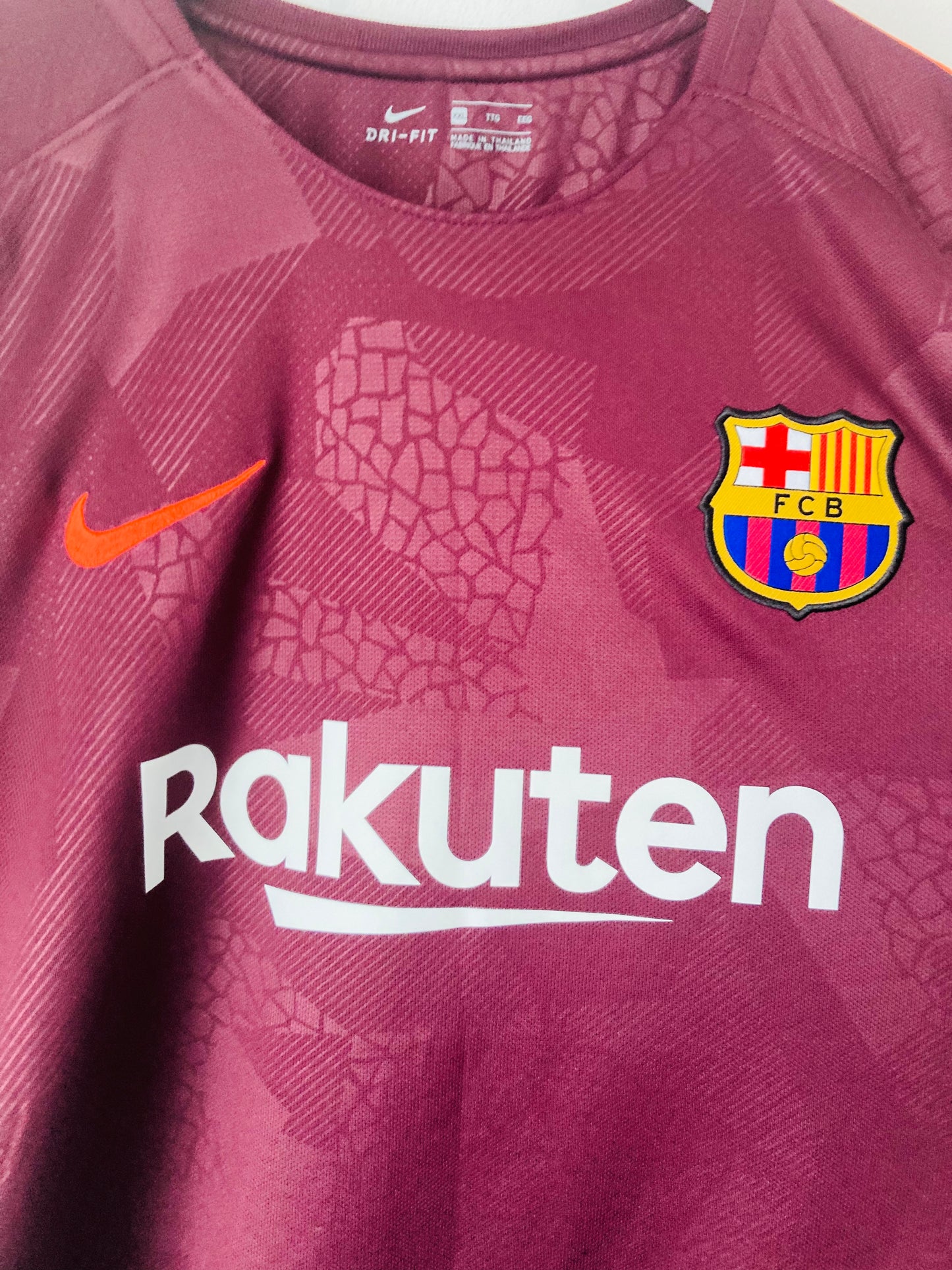 Barcelona third football shirt
2017/18 Messi XXL