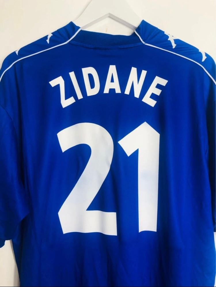 Juventus away football shirt
XXL Zidane 1999/2000