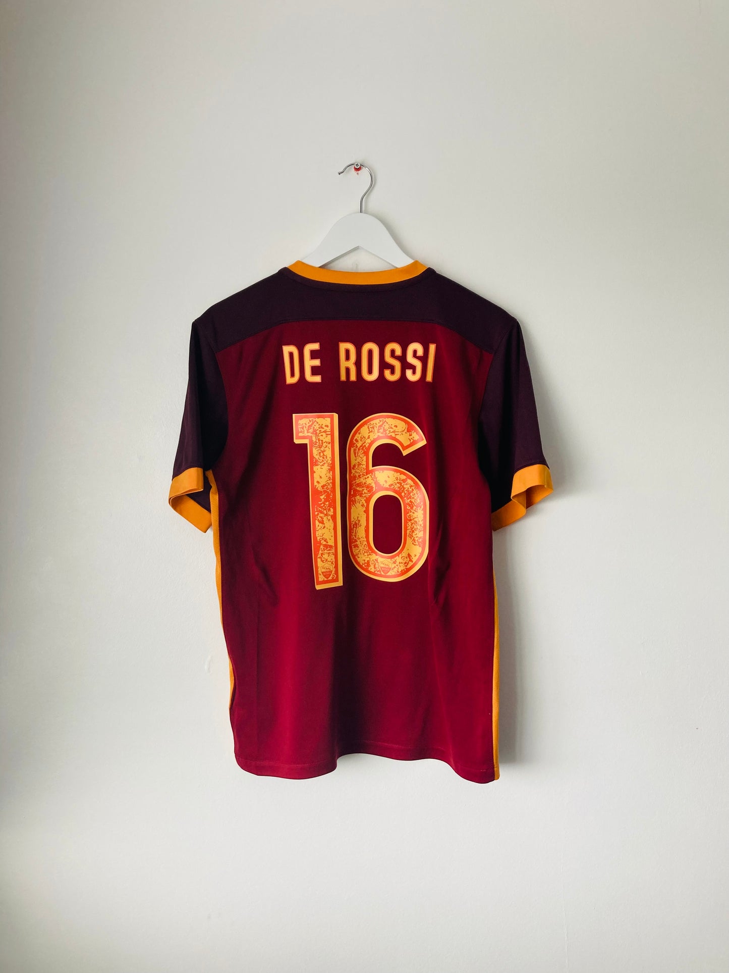 Roma home football shirt 2015/16 De Rossi Medium