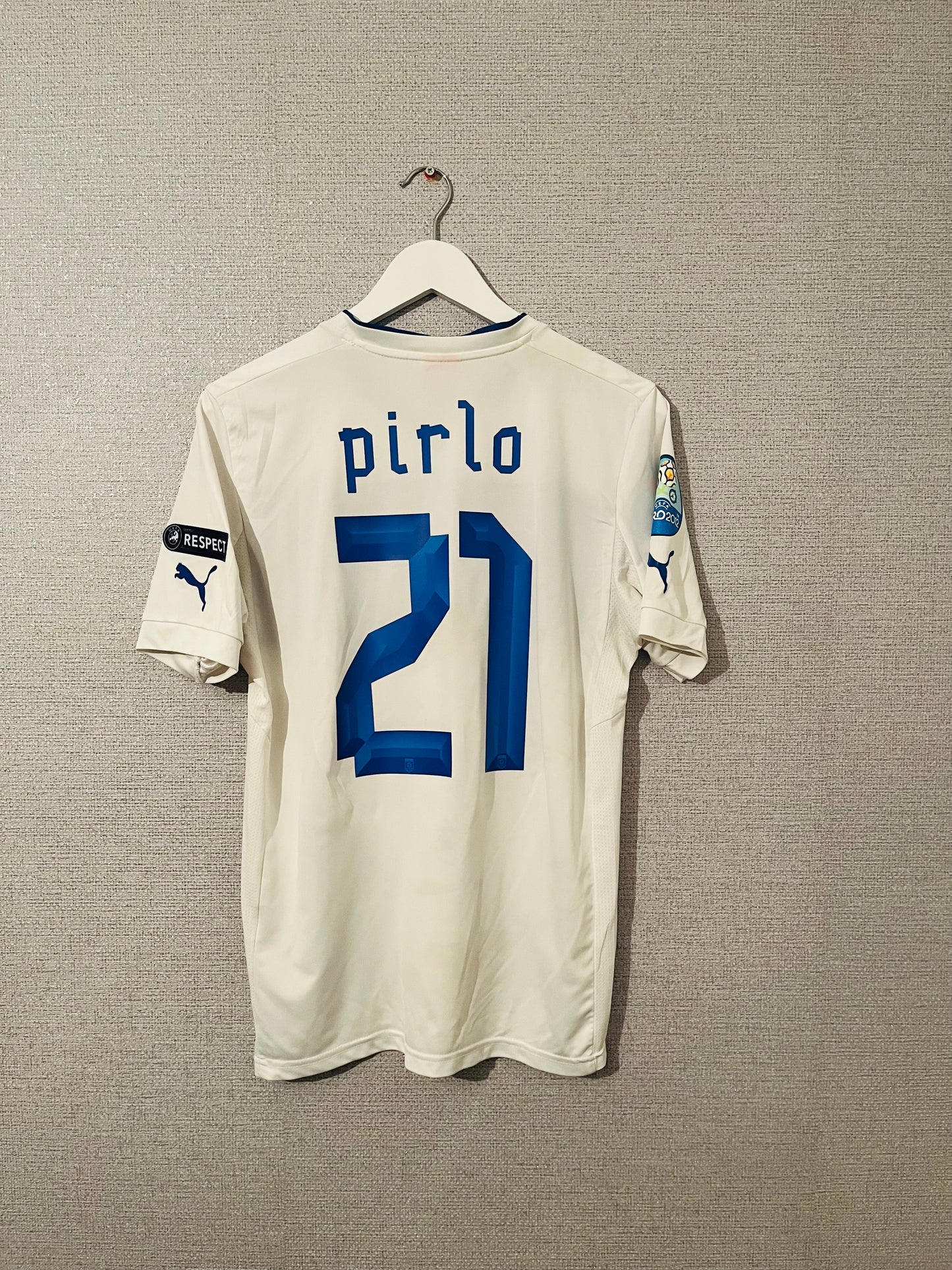 Italy away football shirt
Euro 2012 Pirlo Medium