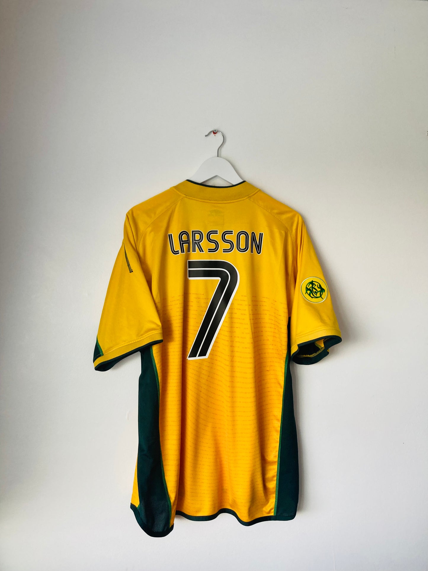 Glasgow Celtic away football shirt
2002/03 Larsson XL