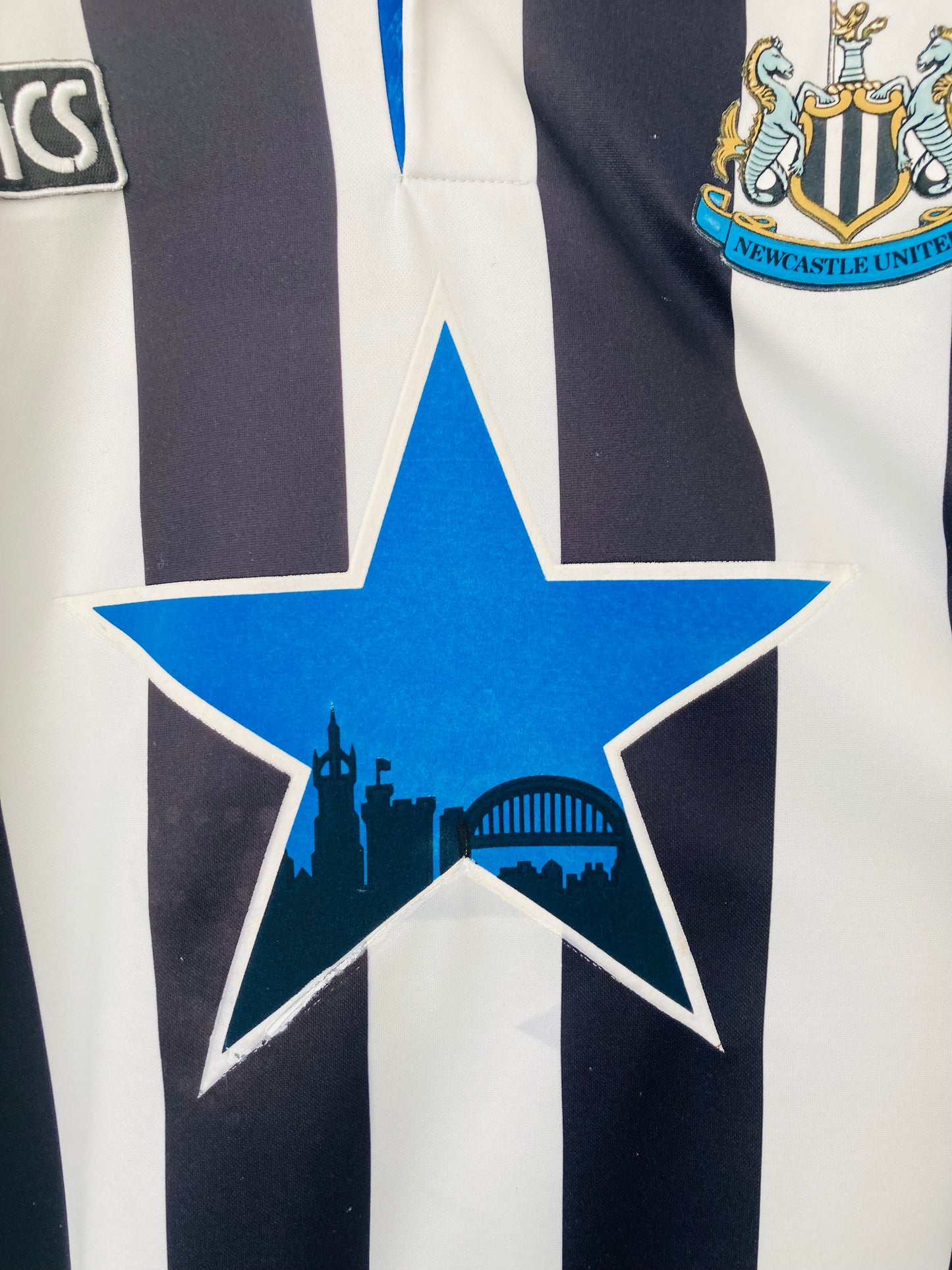 Newcastle United home football shirt
1993/95 XL