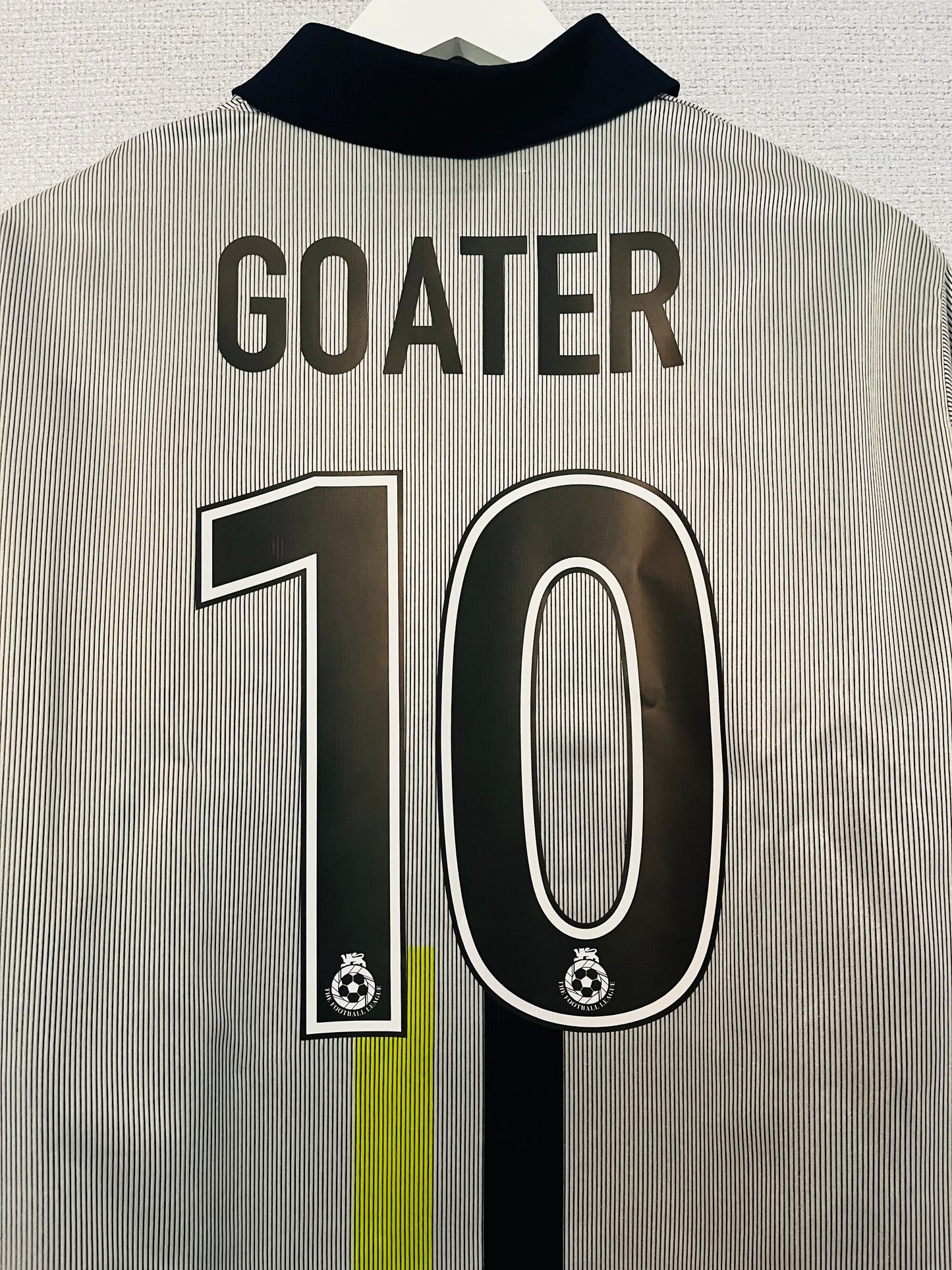 Manchester City away football shirt 2001/02 Goater Large