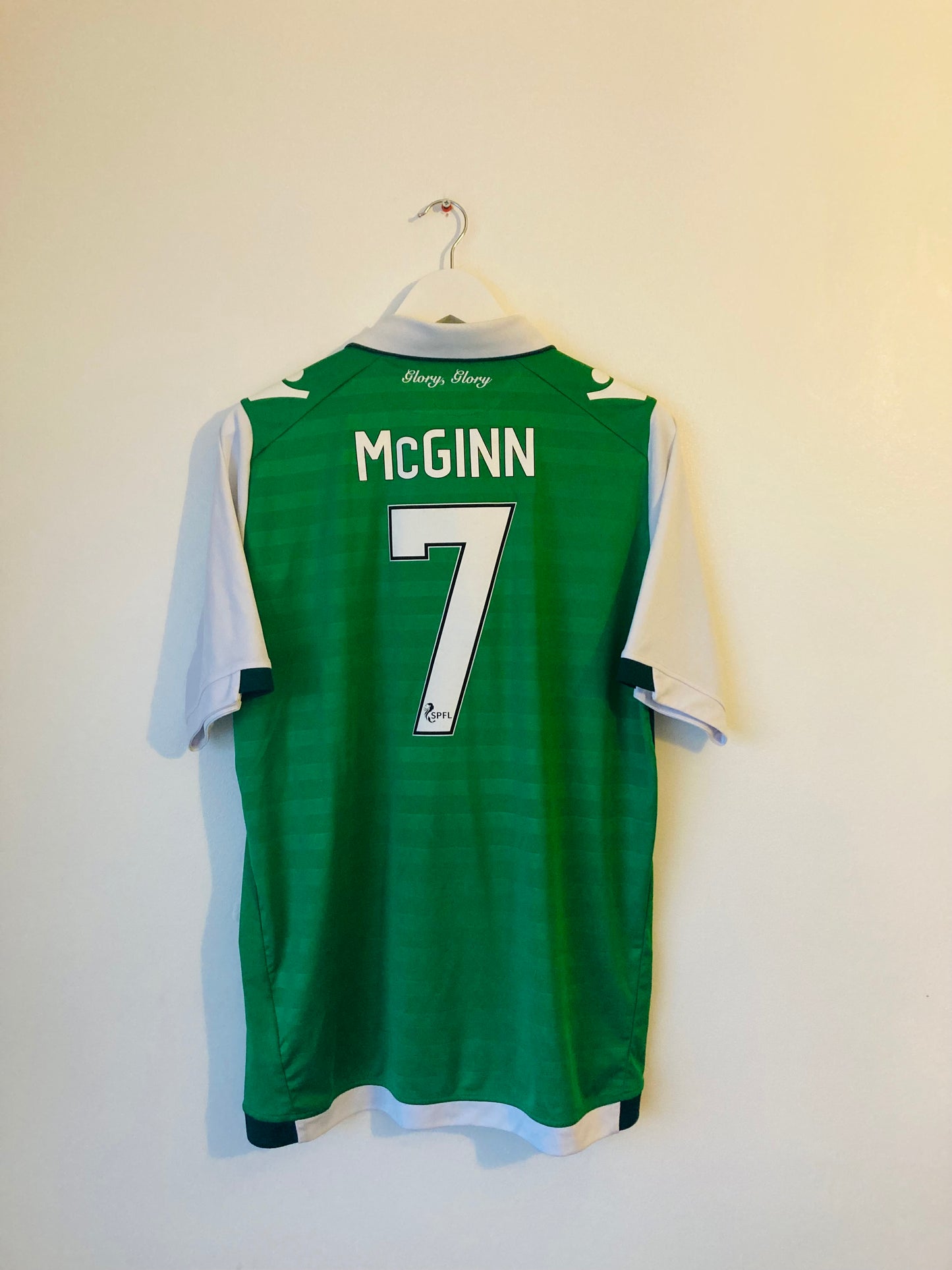 Hibernian home football shirt
2017/18 McGinn XL