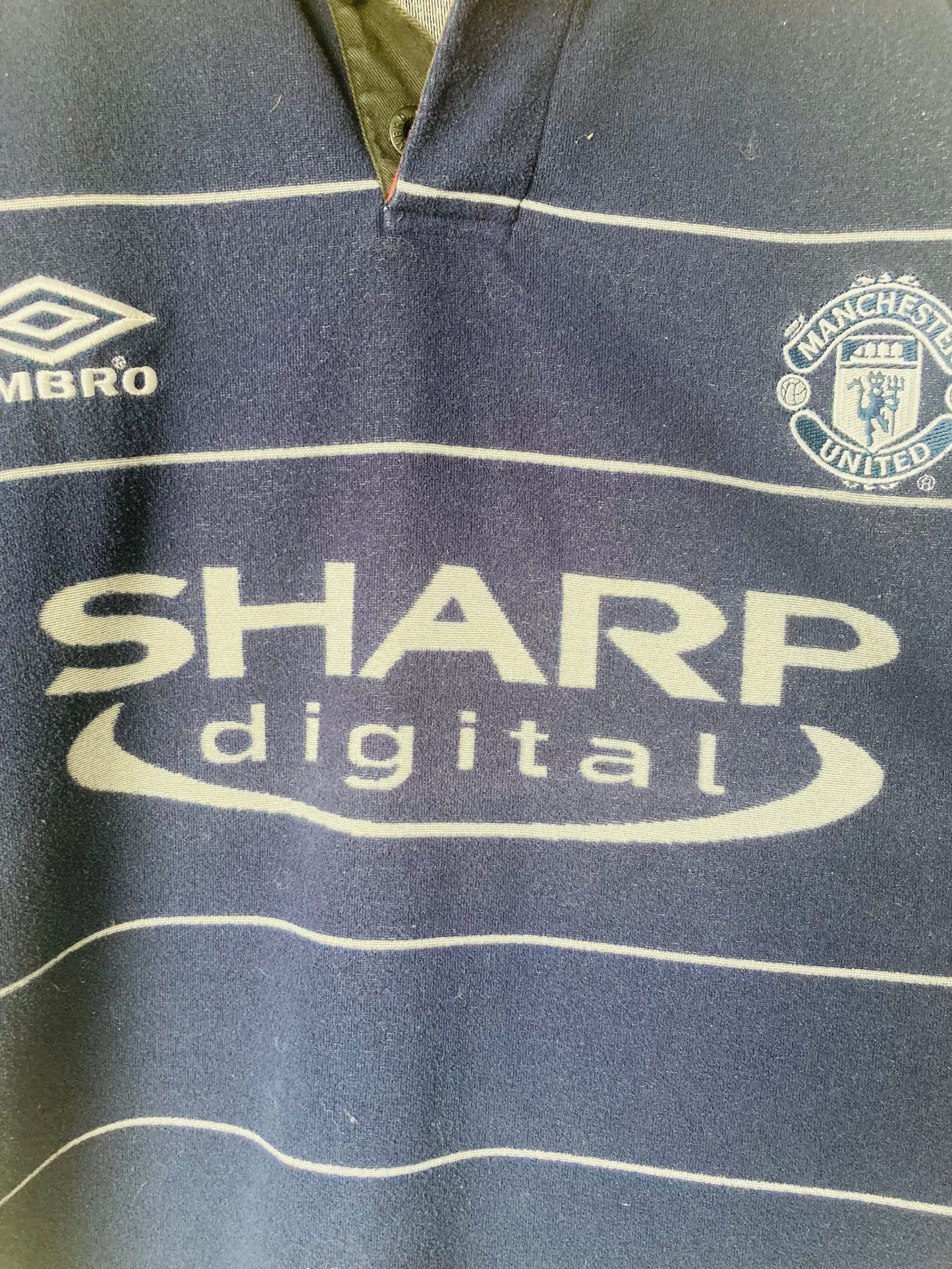 Manchester United away football shirt
1999/2000 Keane Medium