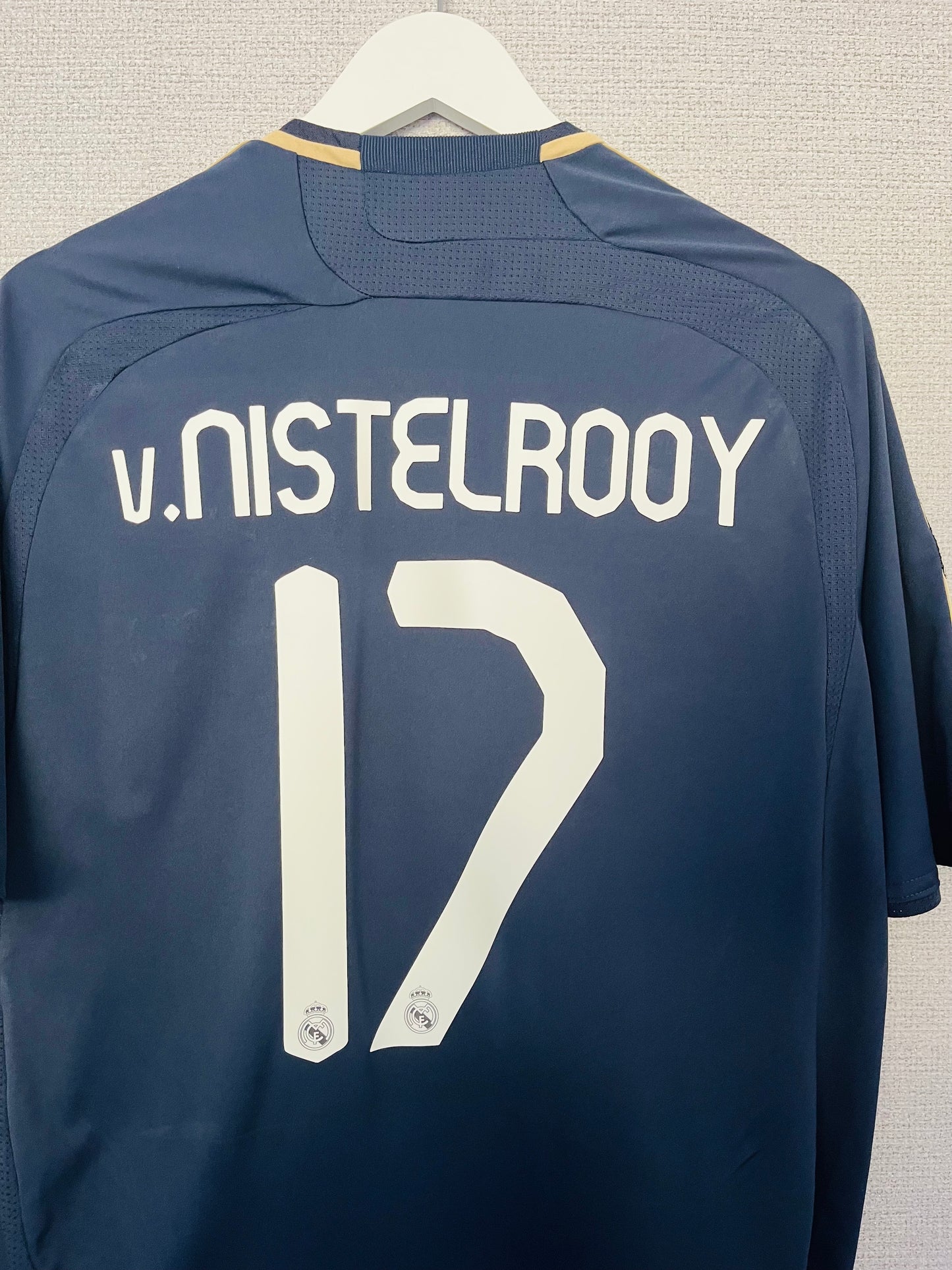 Real Madrid away football shirt
2007/08 Van Nistelrooy Medium