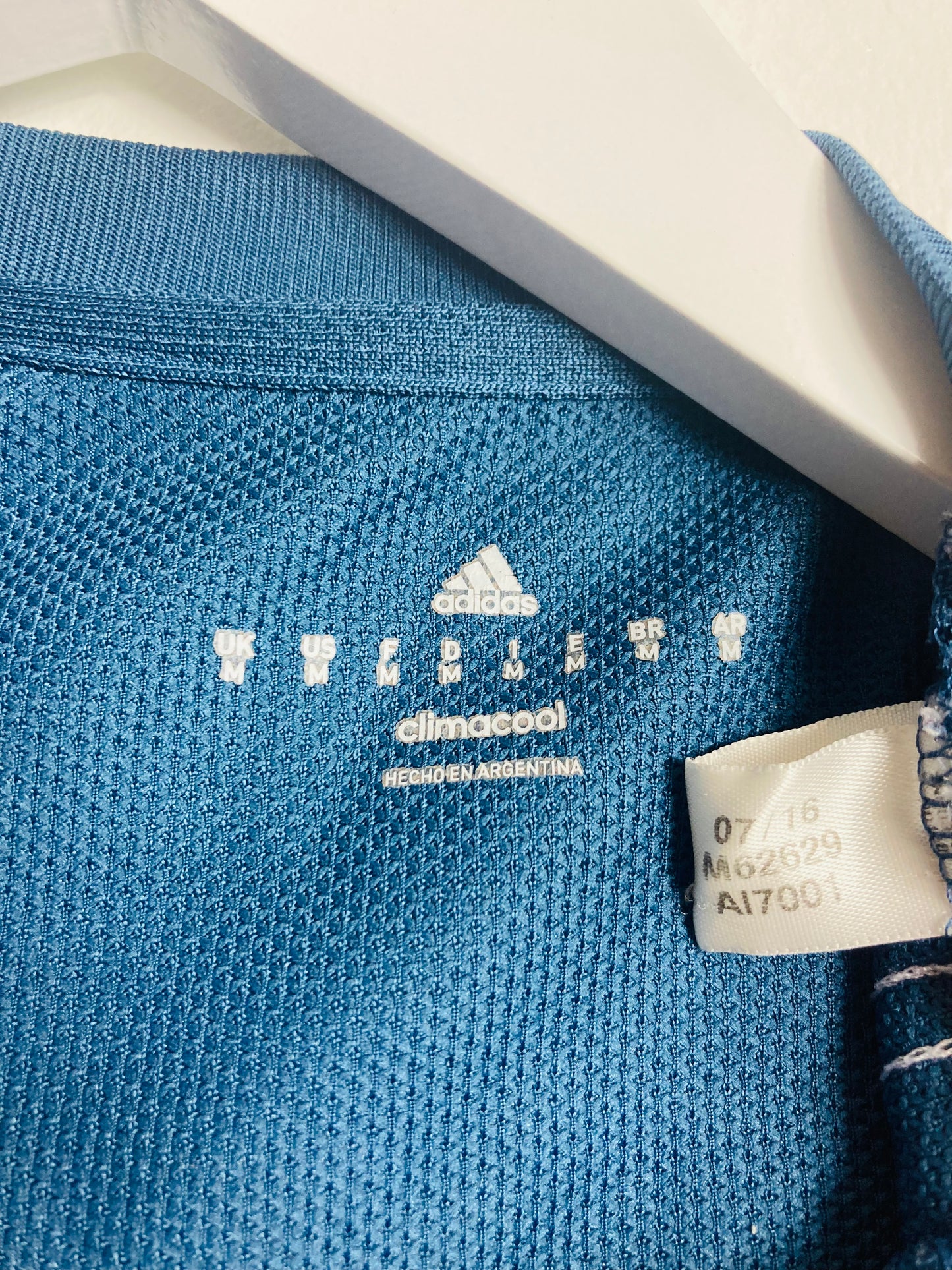 Argentina away football shirt 2015/16 Messi medium