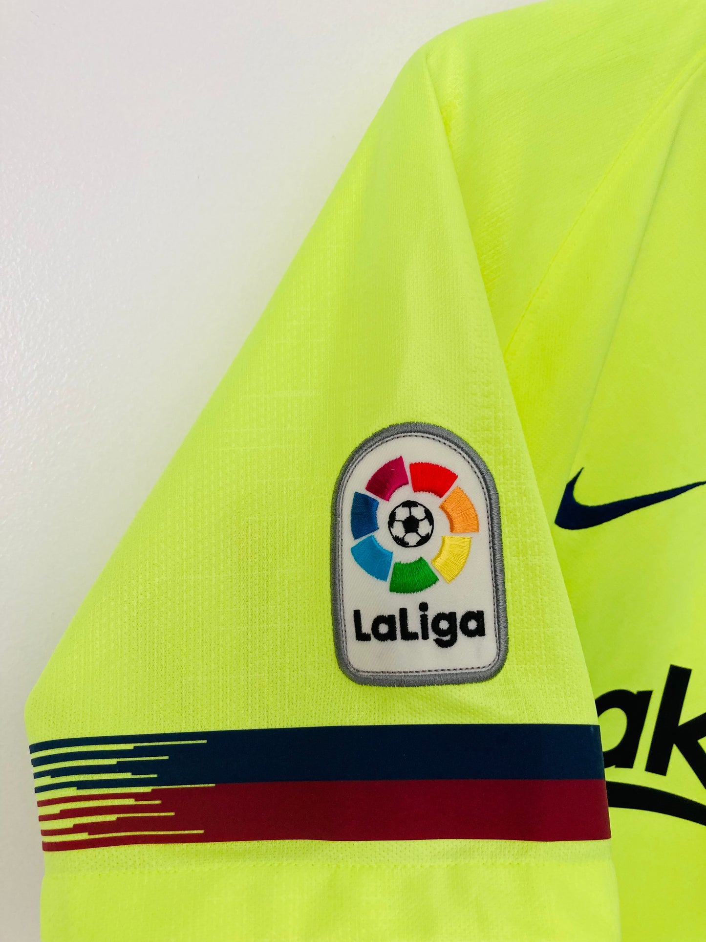 Barcelona away football shirt
2018/19 Messi Large