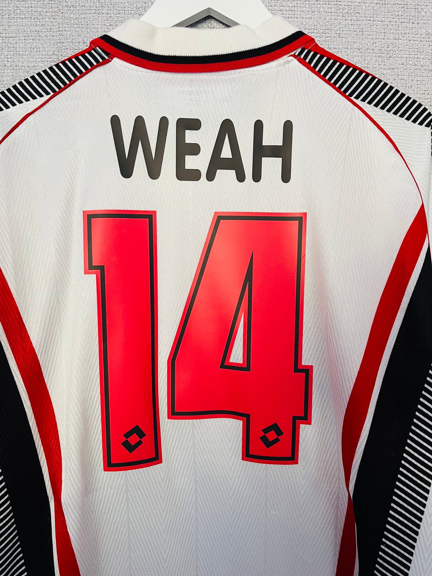 AC Milan away football shirt
1997/98 Weah Large