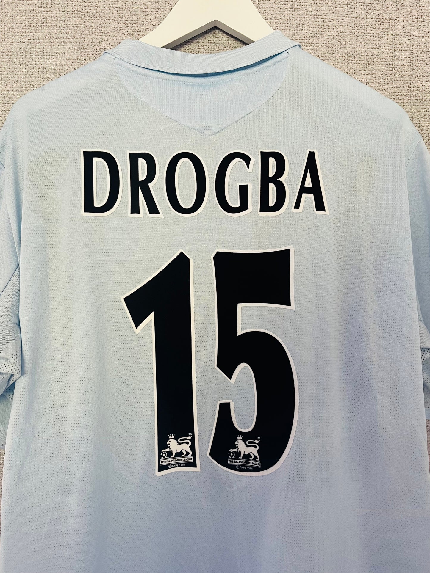 Chelsea away football shirt
2005/06 Drogba XXL