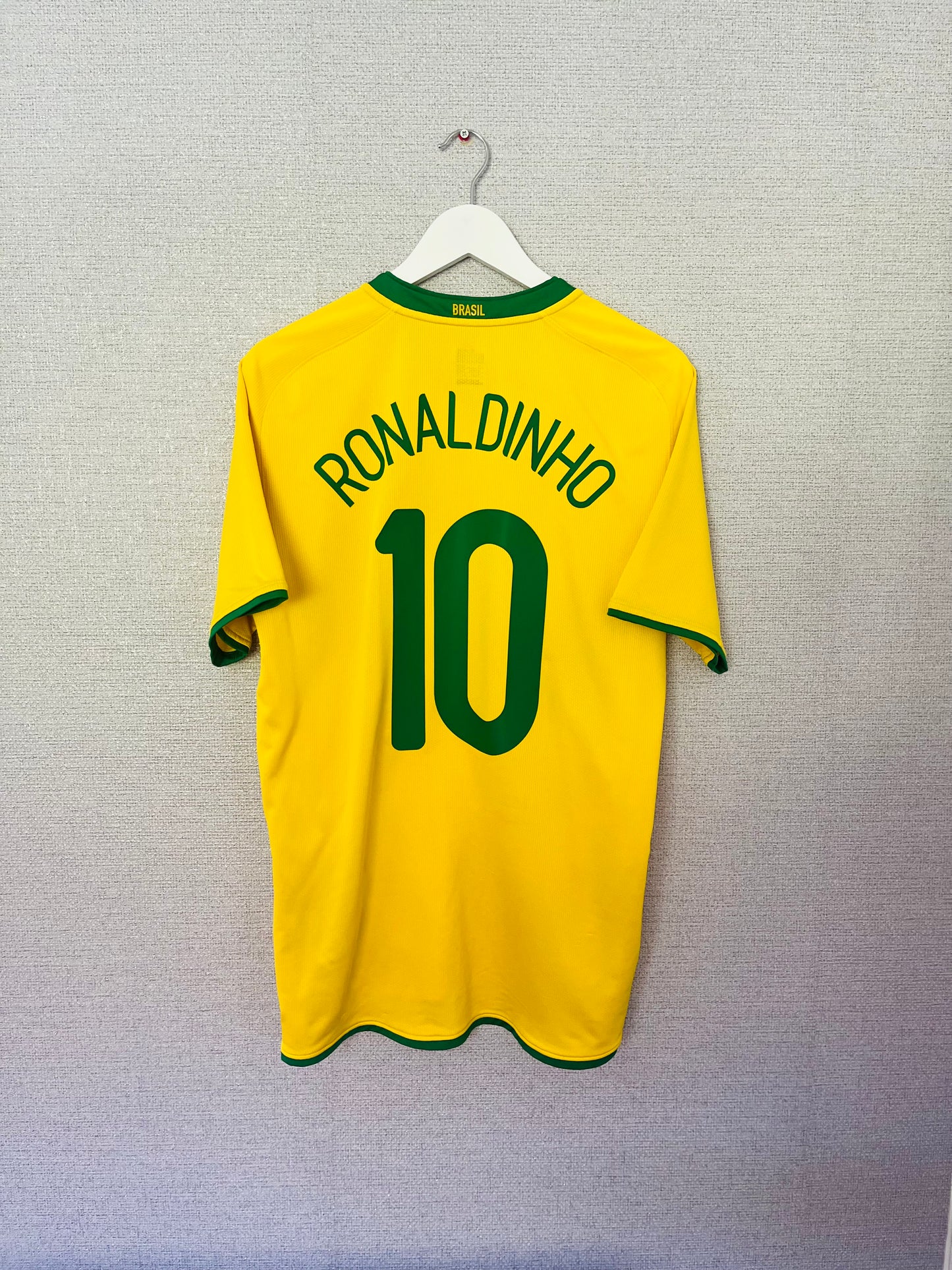 Brazil home football shirt 2008/10 Ronaldinho Medium