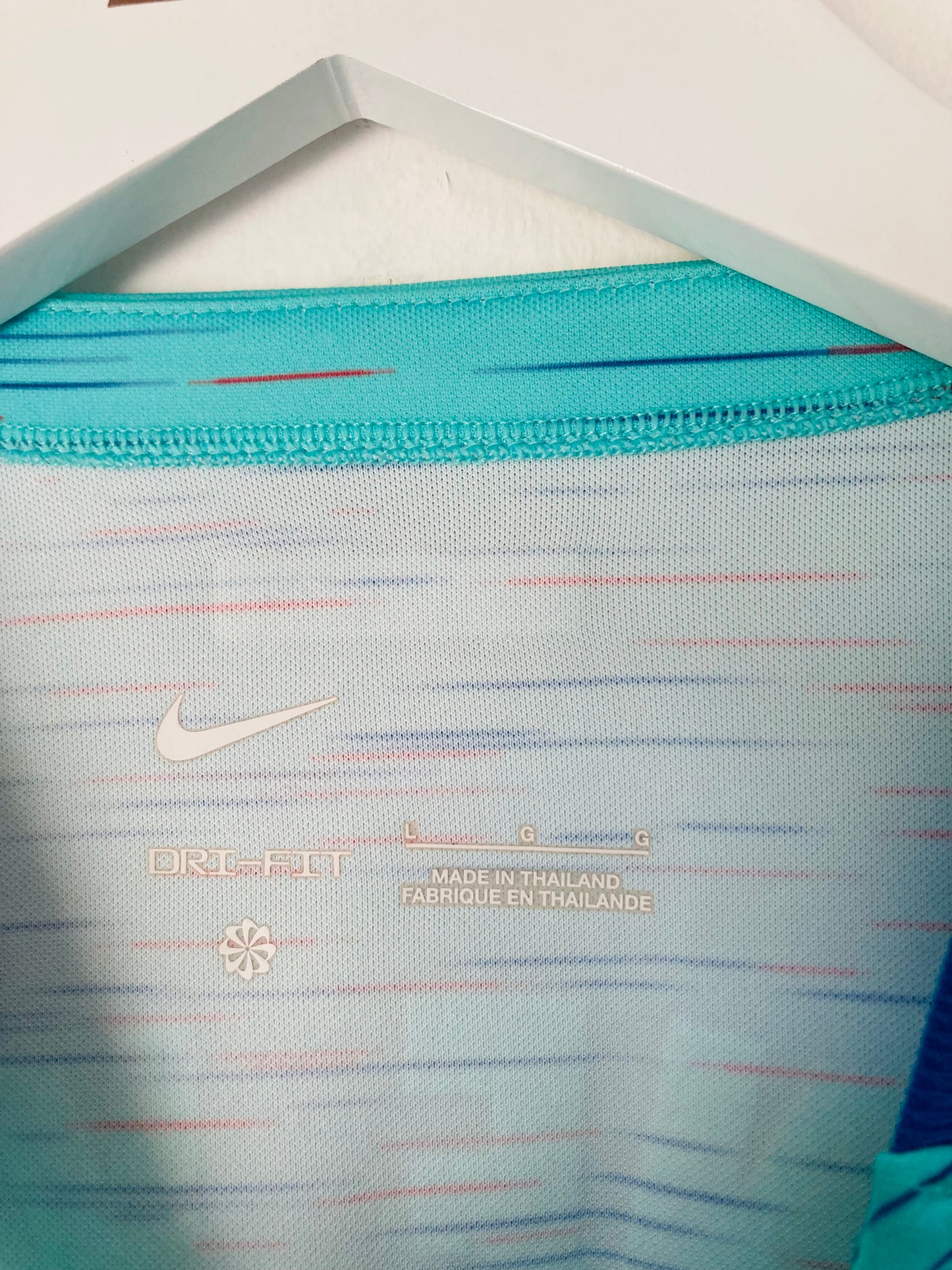 Barcelona third football shirt
2023/24 Lamine Yamal Large