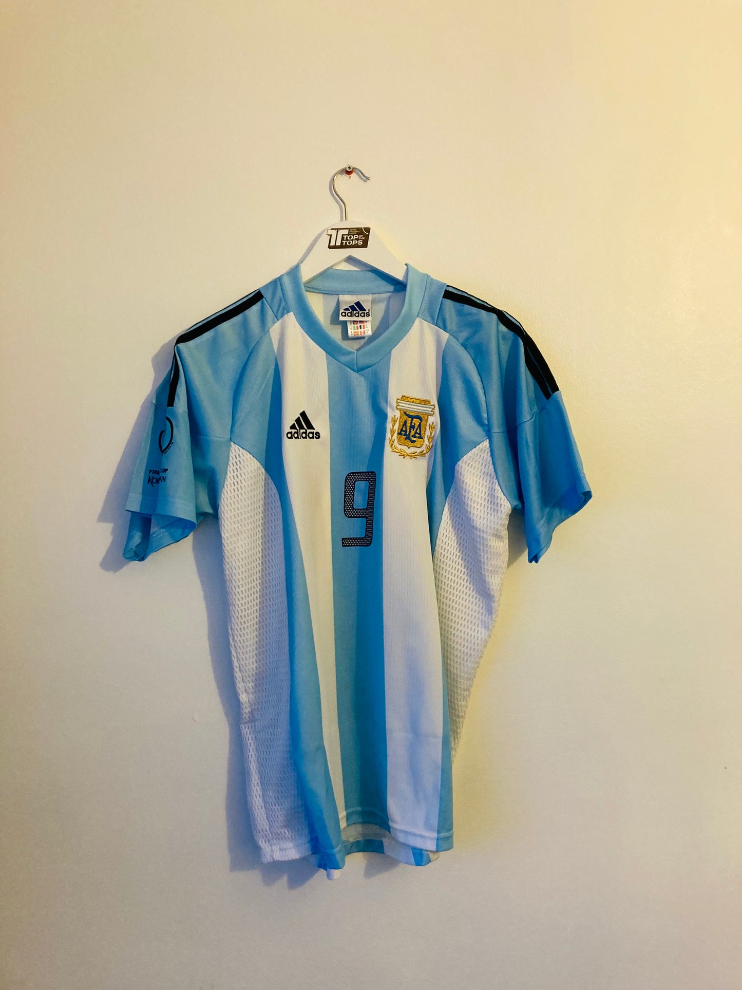 Argentina home football shirt
W/C 2002 Batistuta medium