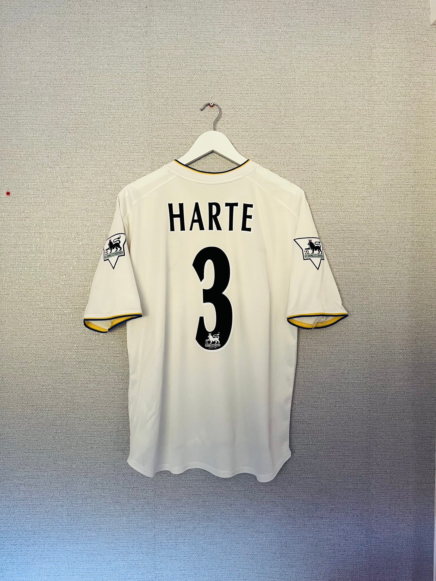 Leeds United home football shirt
2000/02 Harte Medium