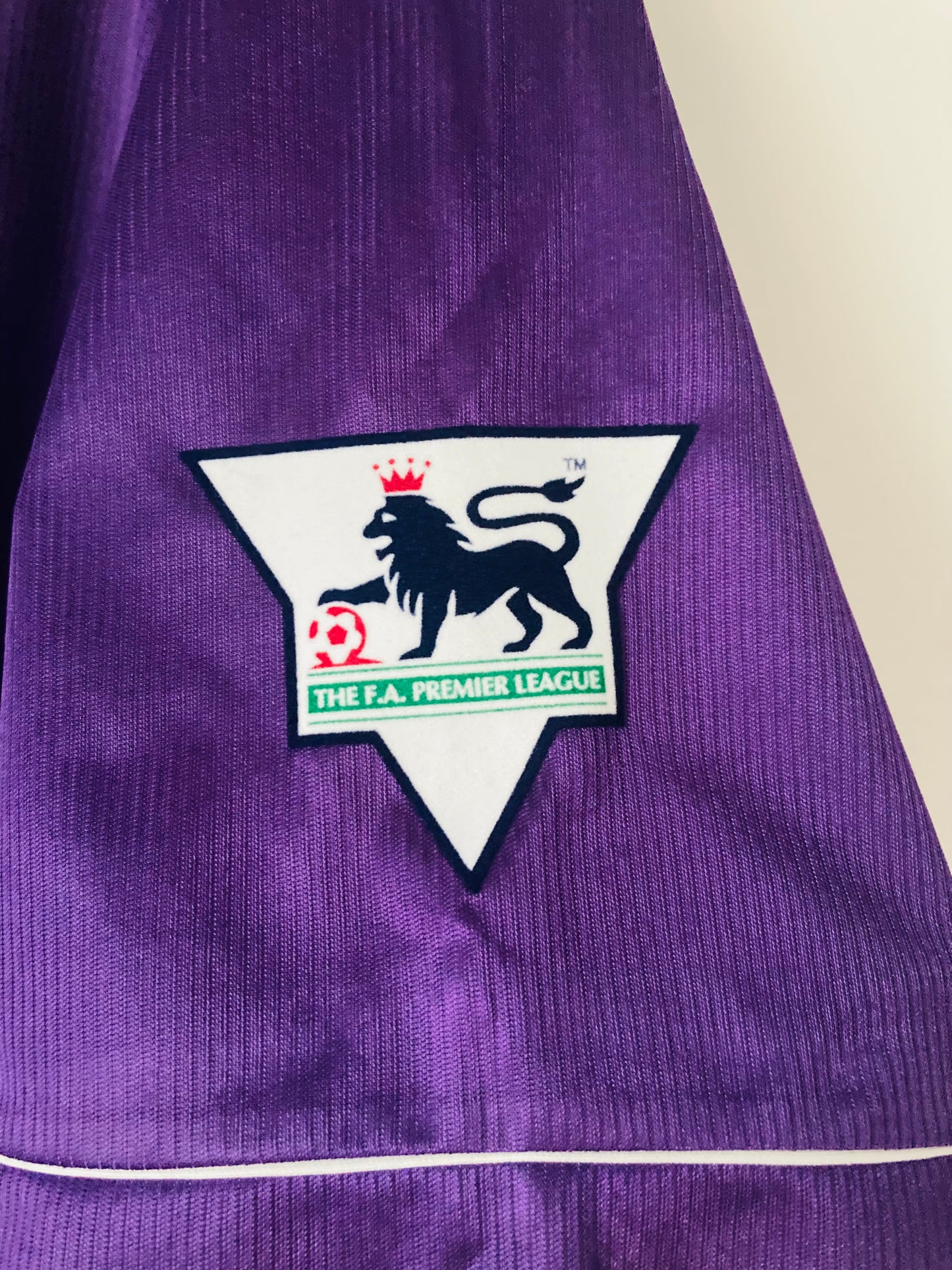 Tottenham Hotspur away football shirt
1998/99 Ginola Large