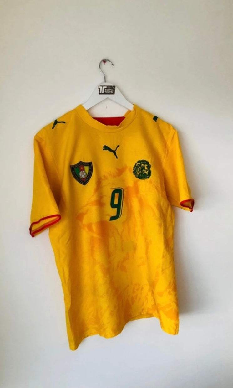 Cameroon away football shirt
Eto’o