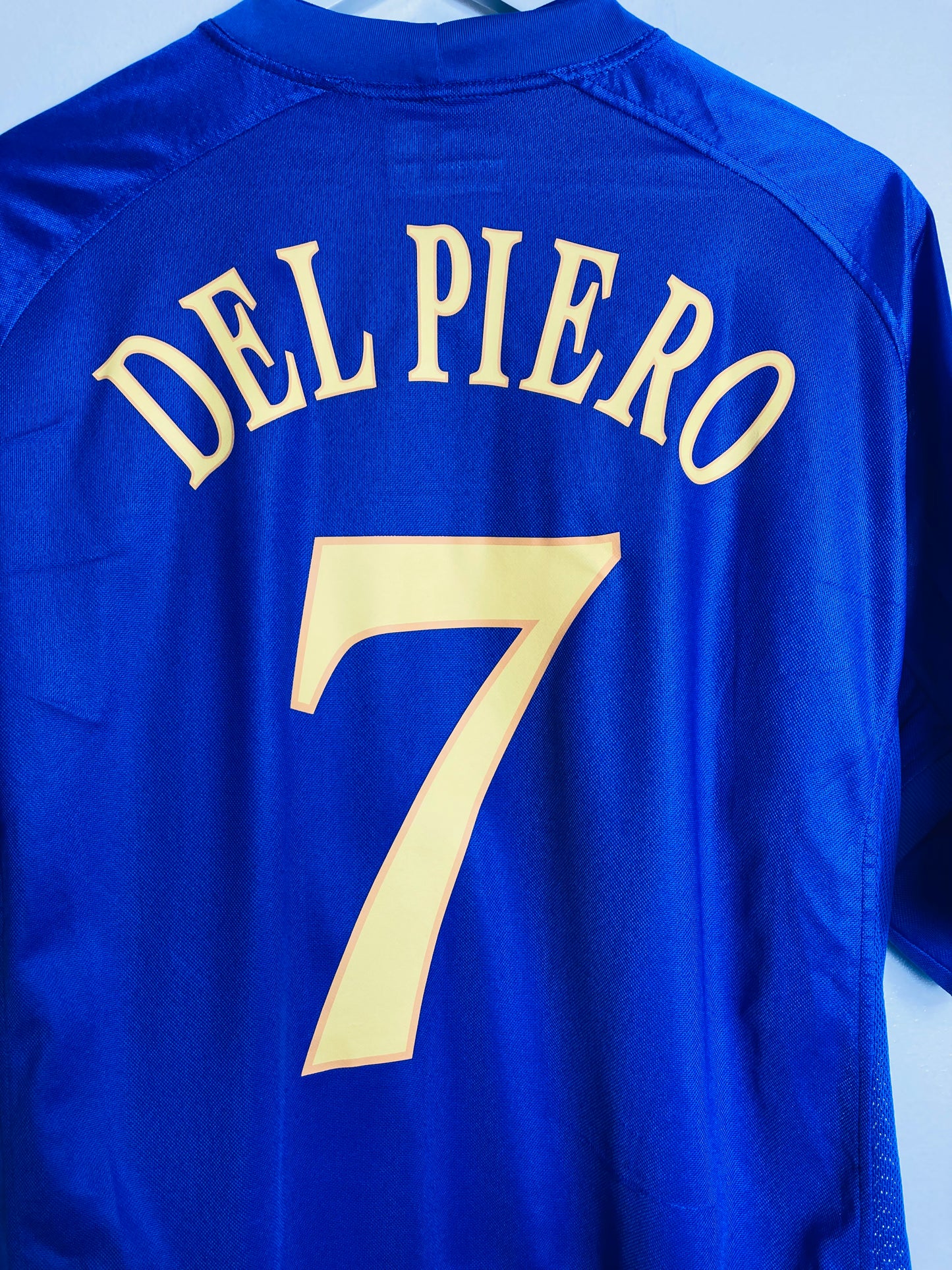 Italy home football shirt
Euro 2004 Del Piero XXL