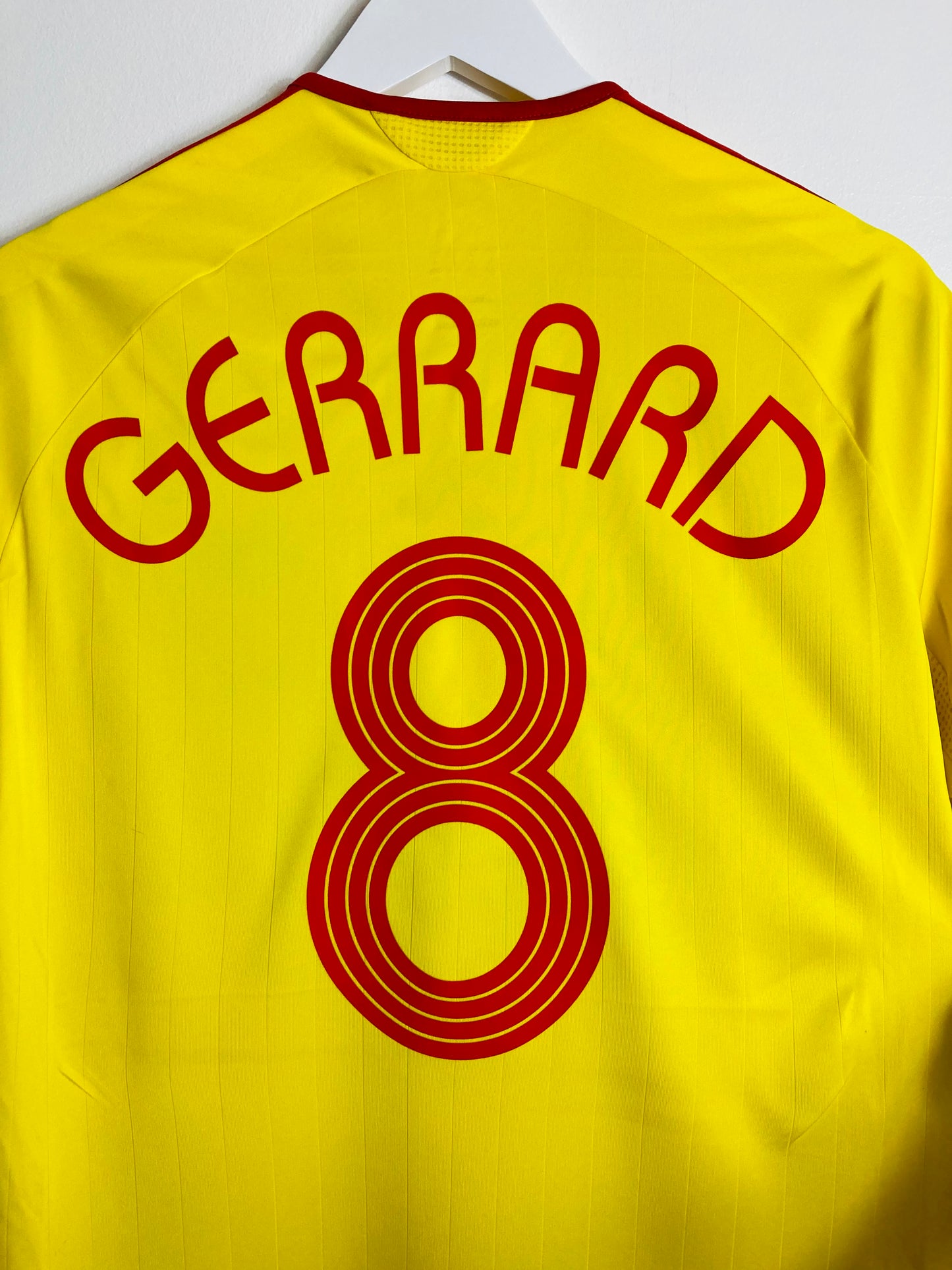 Liverpool away football shirt
2006/07 Gerrard Medium