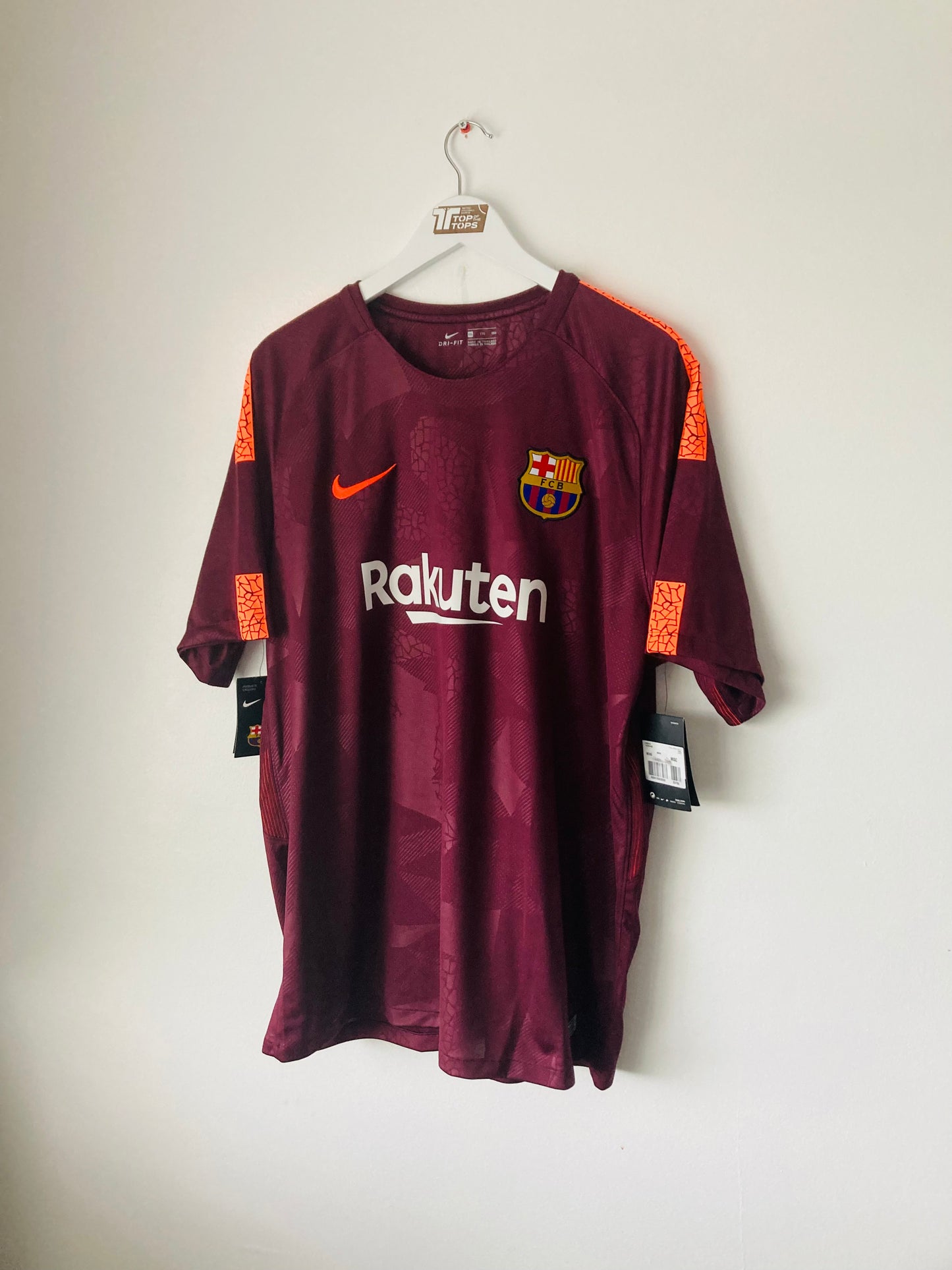 Barcelona third football shirt
2017/18 Messi XXL