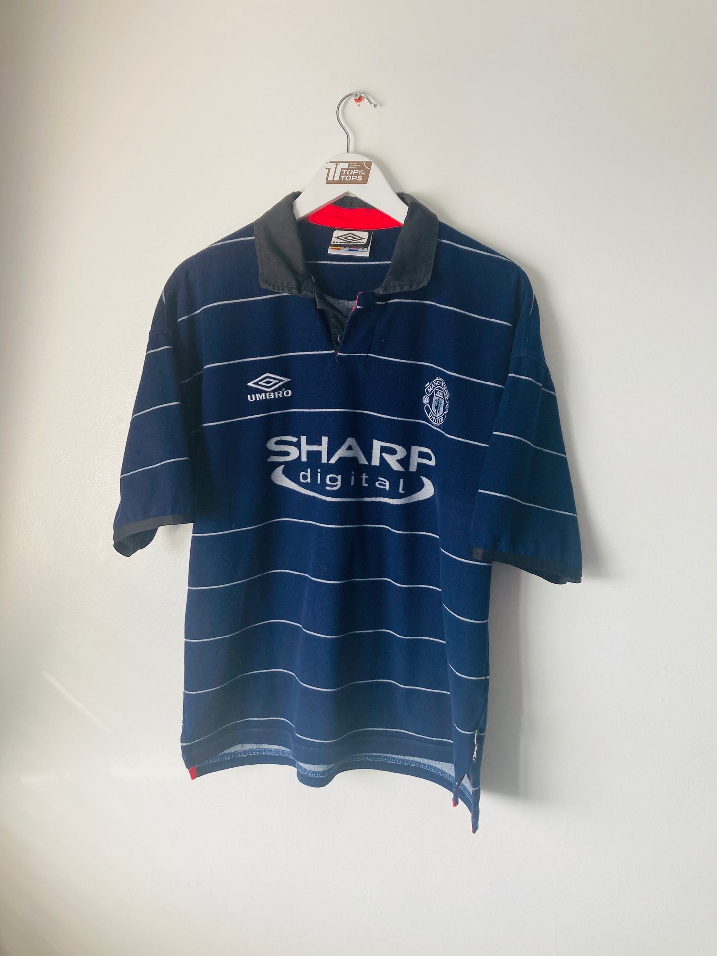 Manchester United away football shirt
1999/2000 Keane Medium