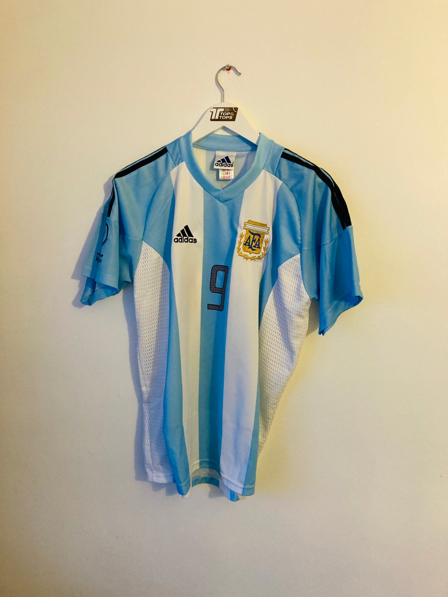 Argentina home football shirt
W/C 2002 Batistuta medium