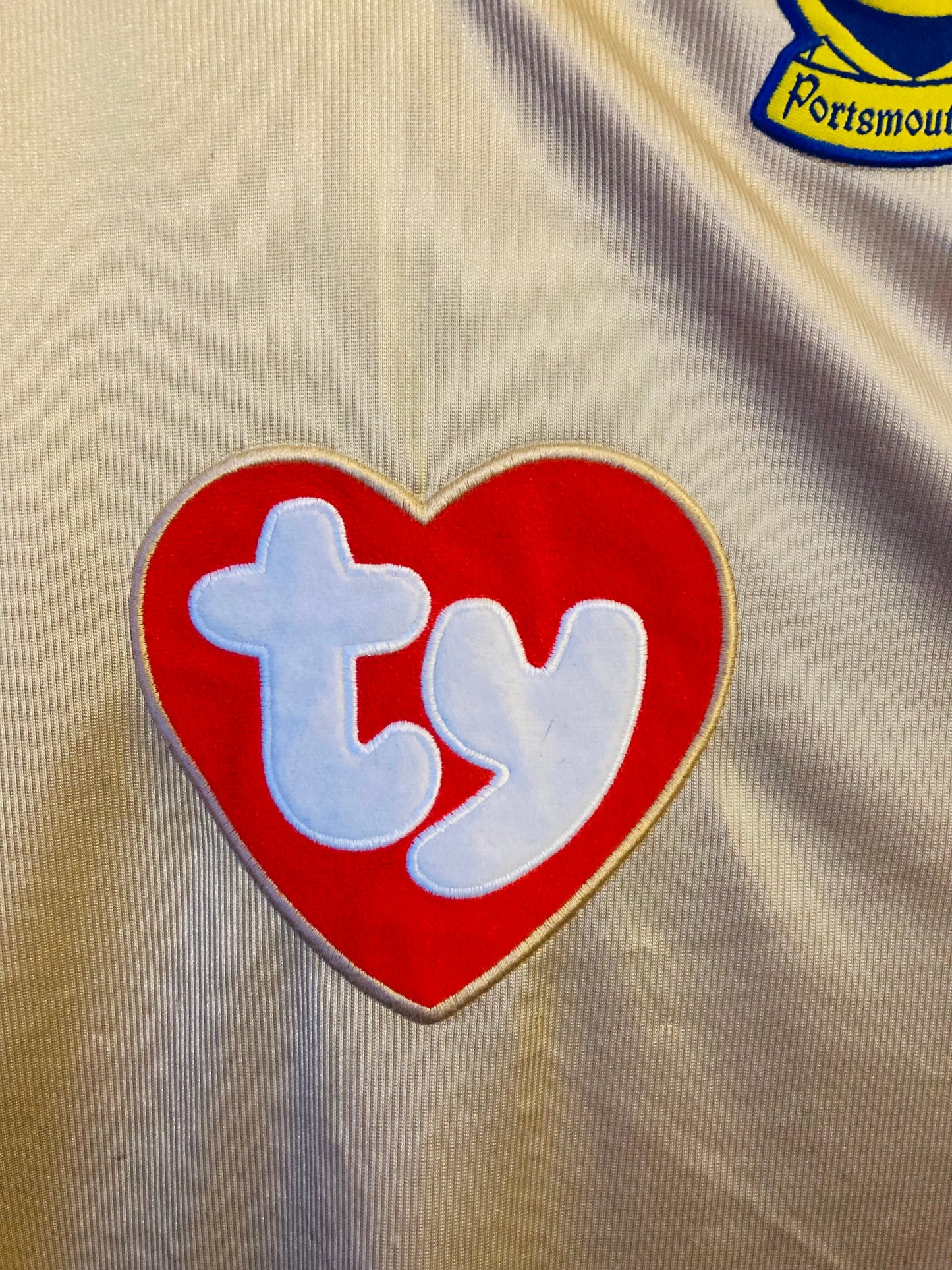Portsmouth away football shirt
2002/03 Merson XL