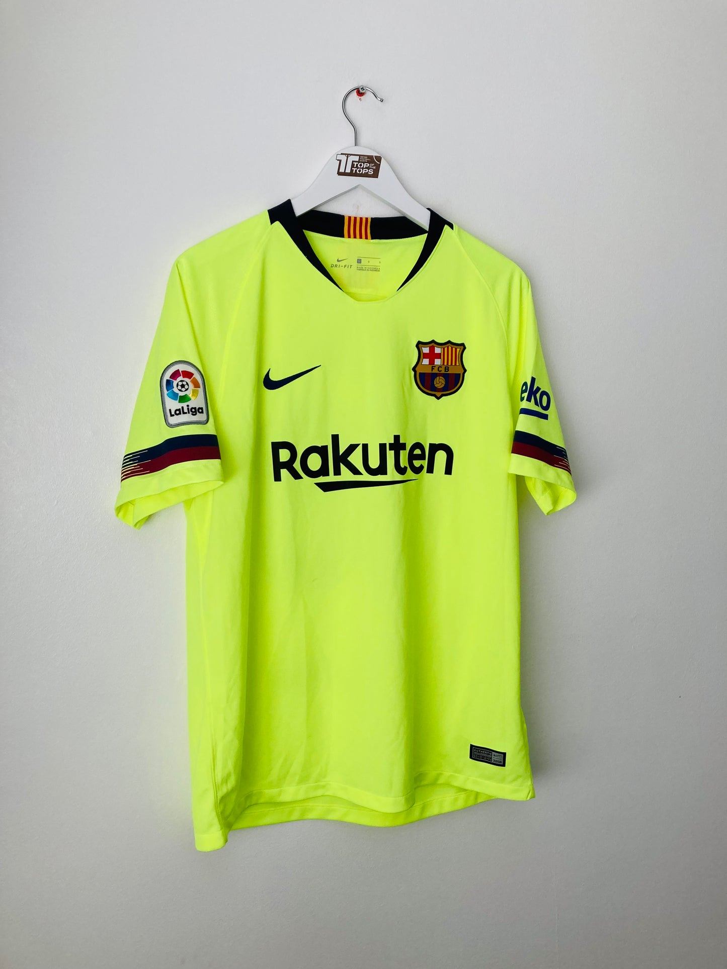 Barcelona away football shirt
2018/19 Messi Large