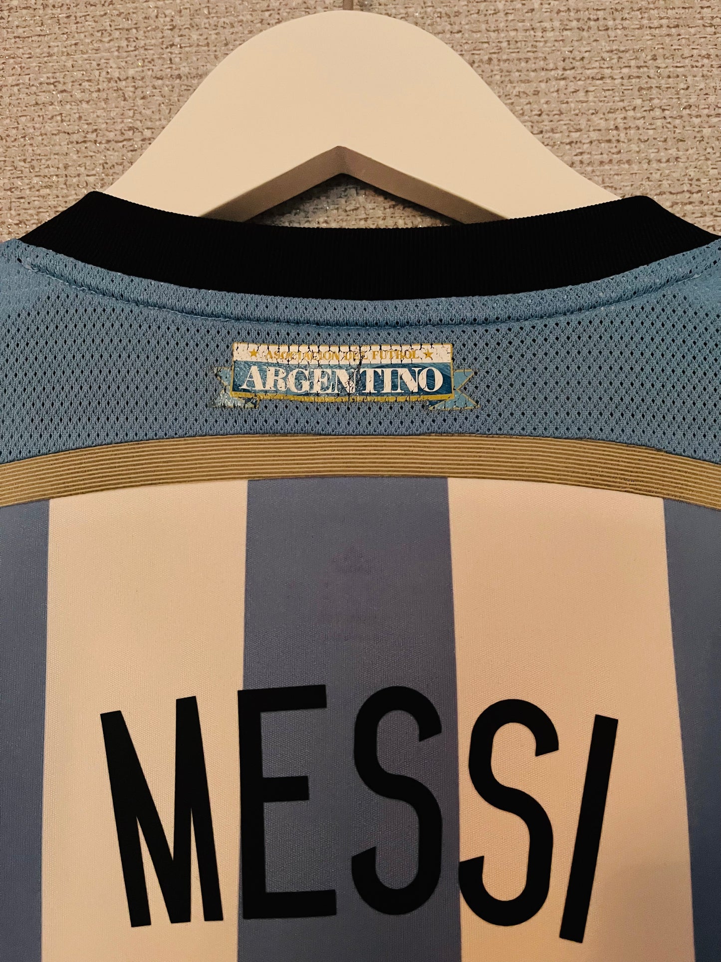 Argentina home football shirt     W/C 2014 Messi Large