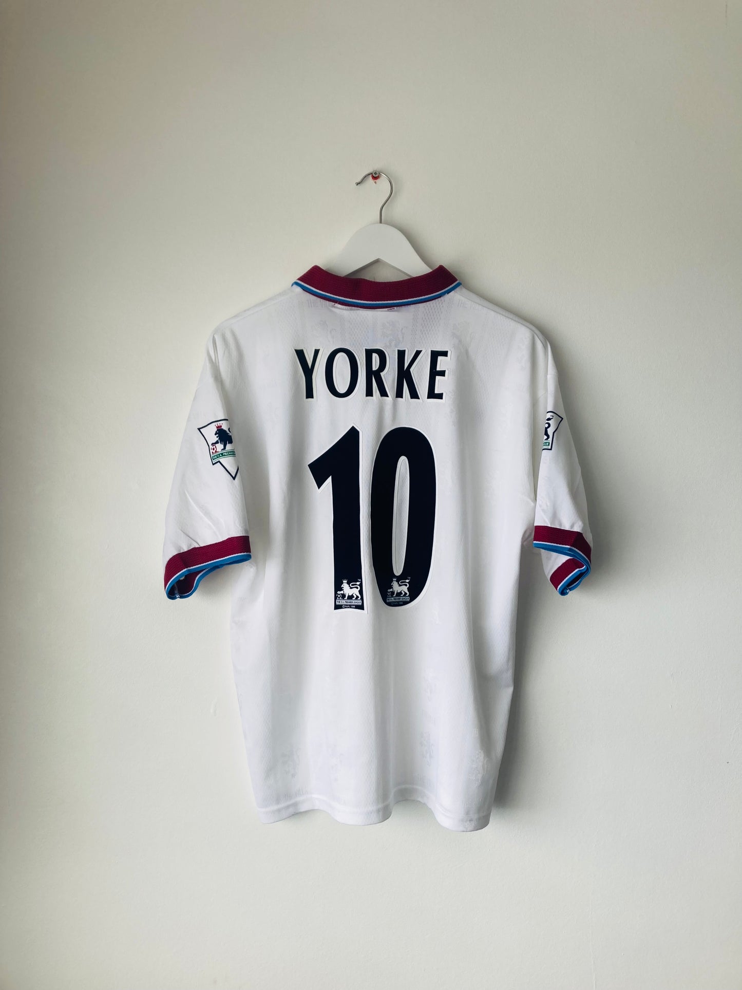 Aston Villa away football shirt
1996/98 Yorke Medium