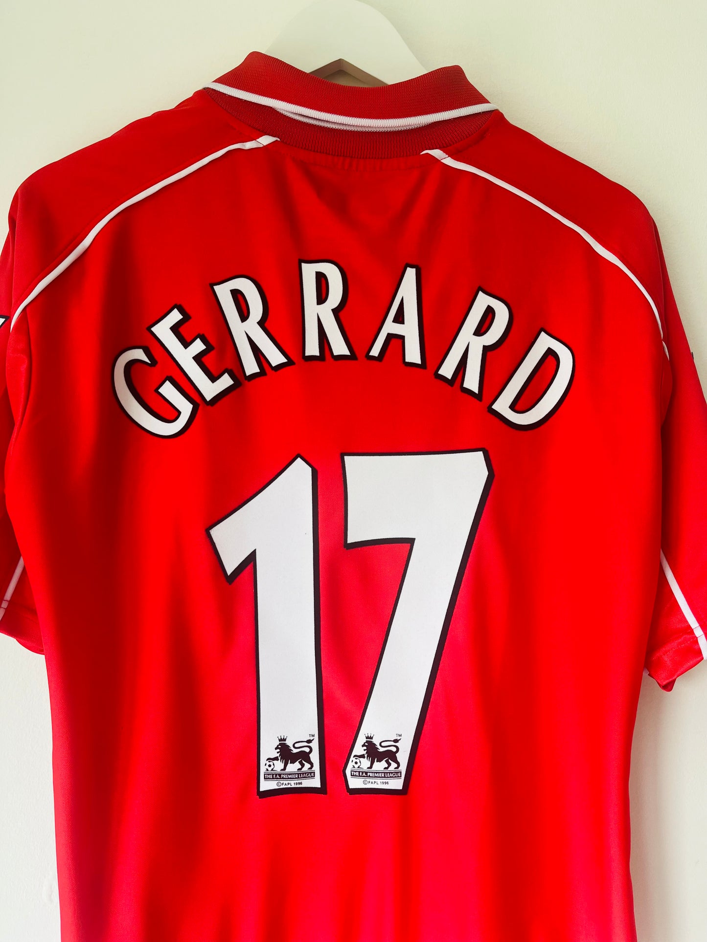 Liverpool home football shirt 2000/02 Gerrard Small