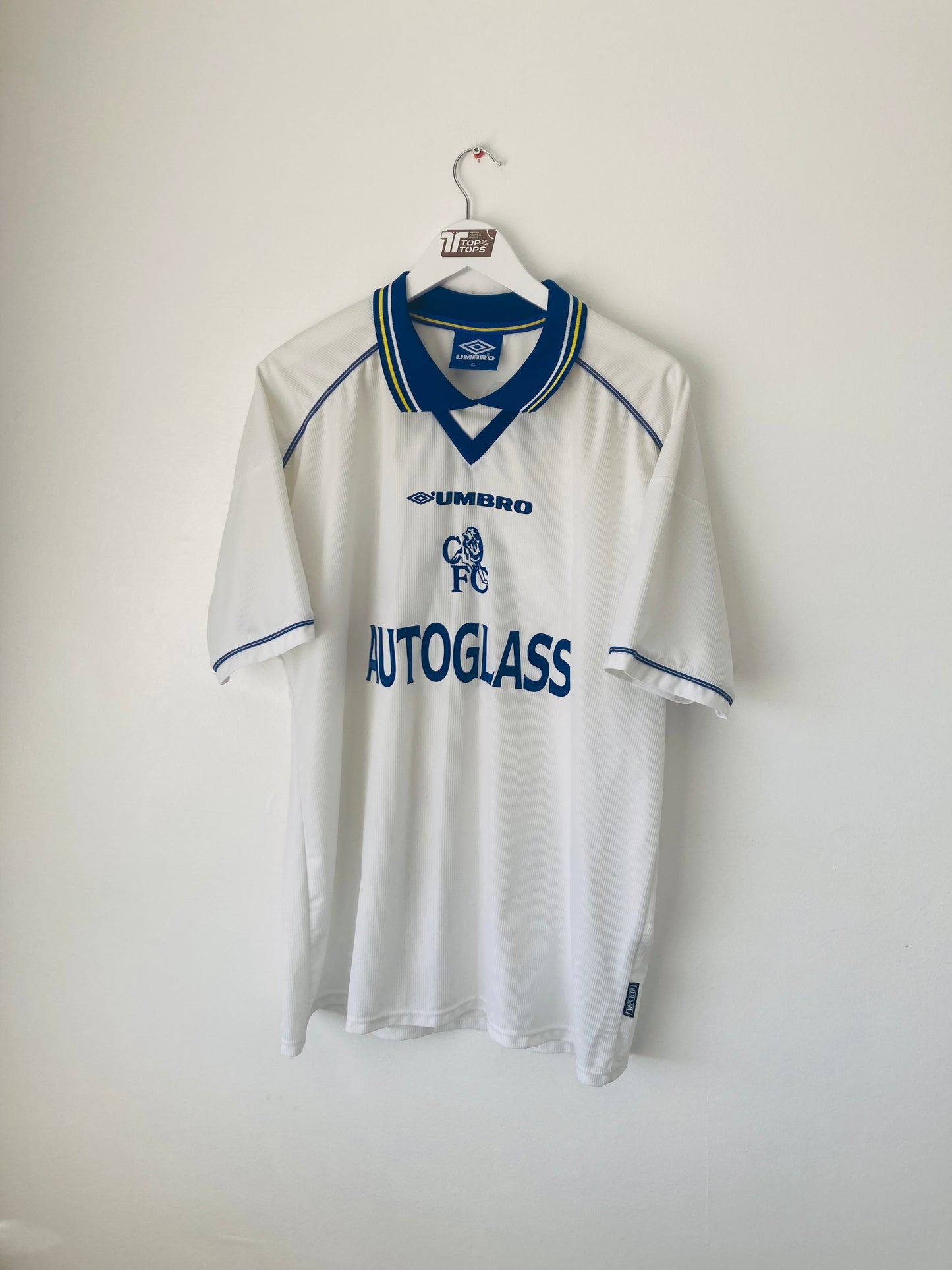 Chelsea away football shirt
1999/2000 Zola XL
