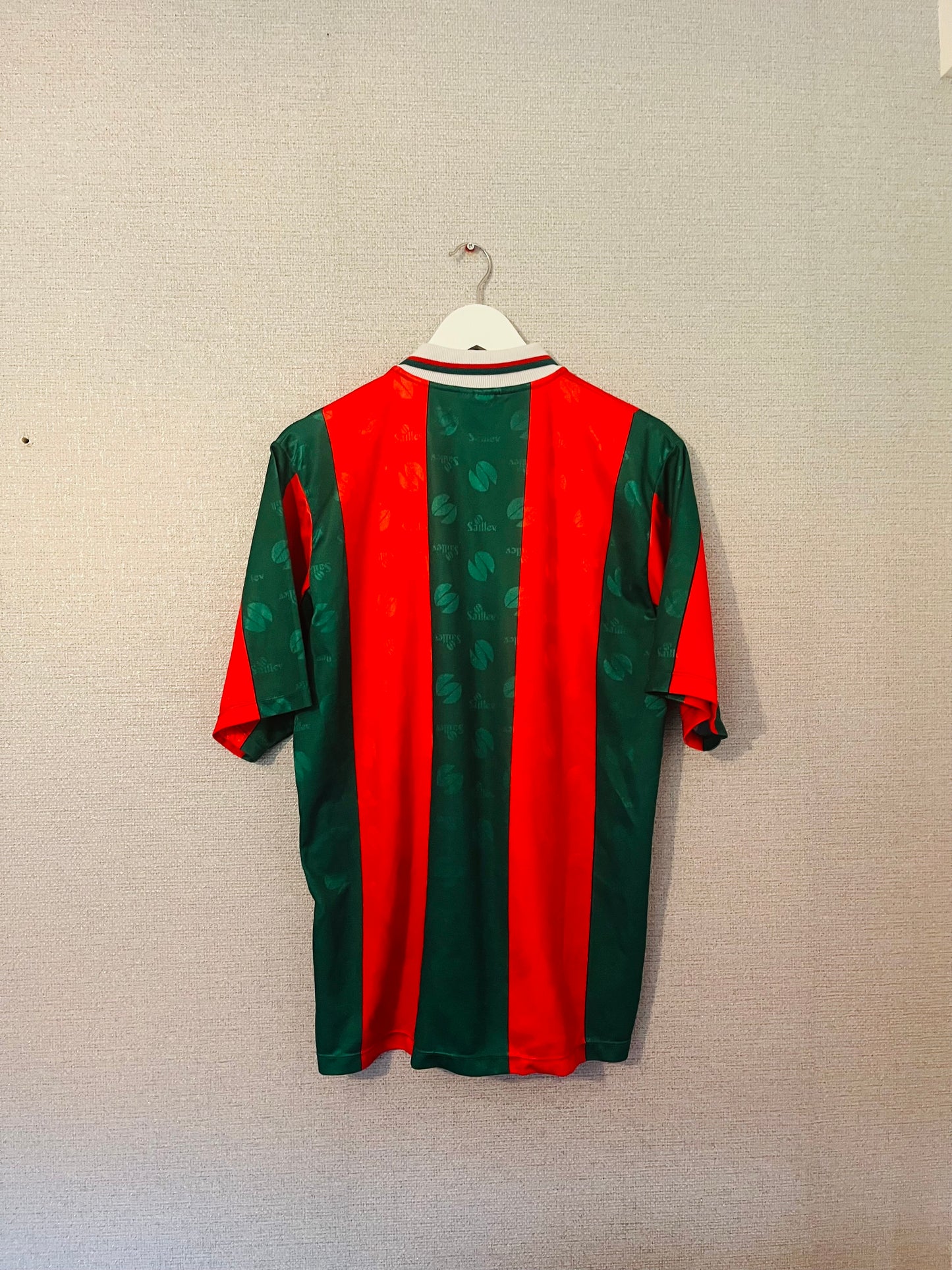 Maritimo home football shirt
1997/98 Large