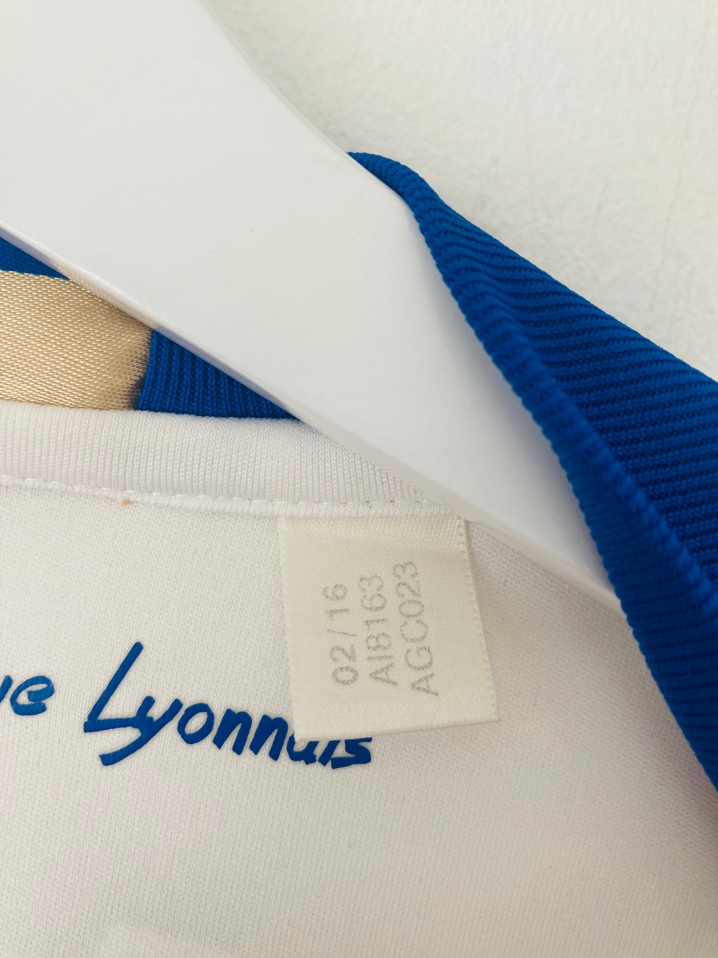 Lyon home football shirt
2016/17 Mateta Medium