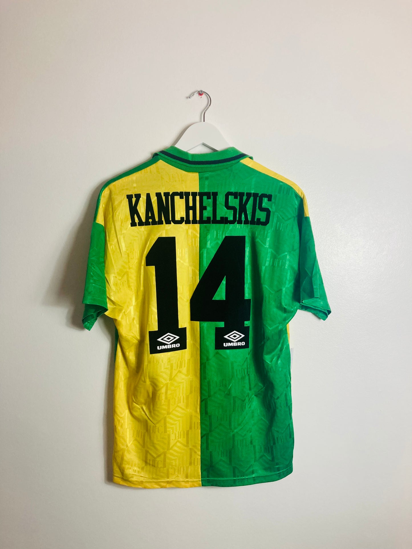Manchester United third football shirt
1992/94 Kanchelskis Medium