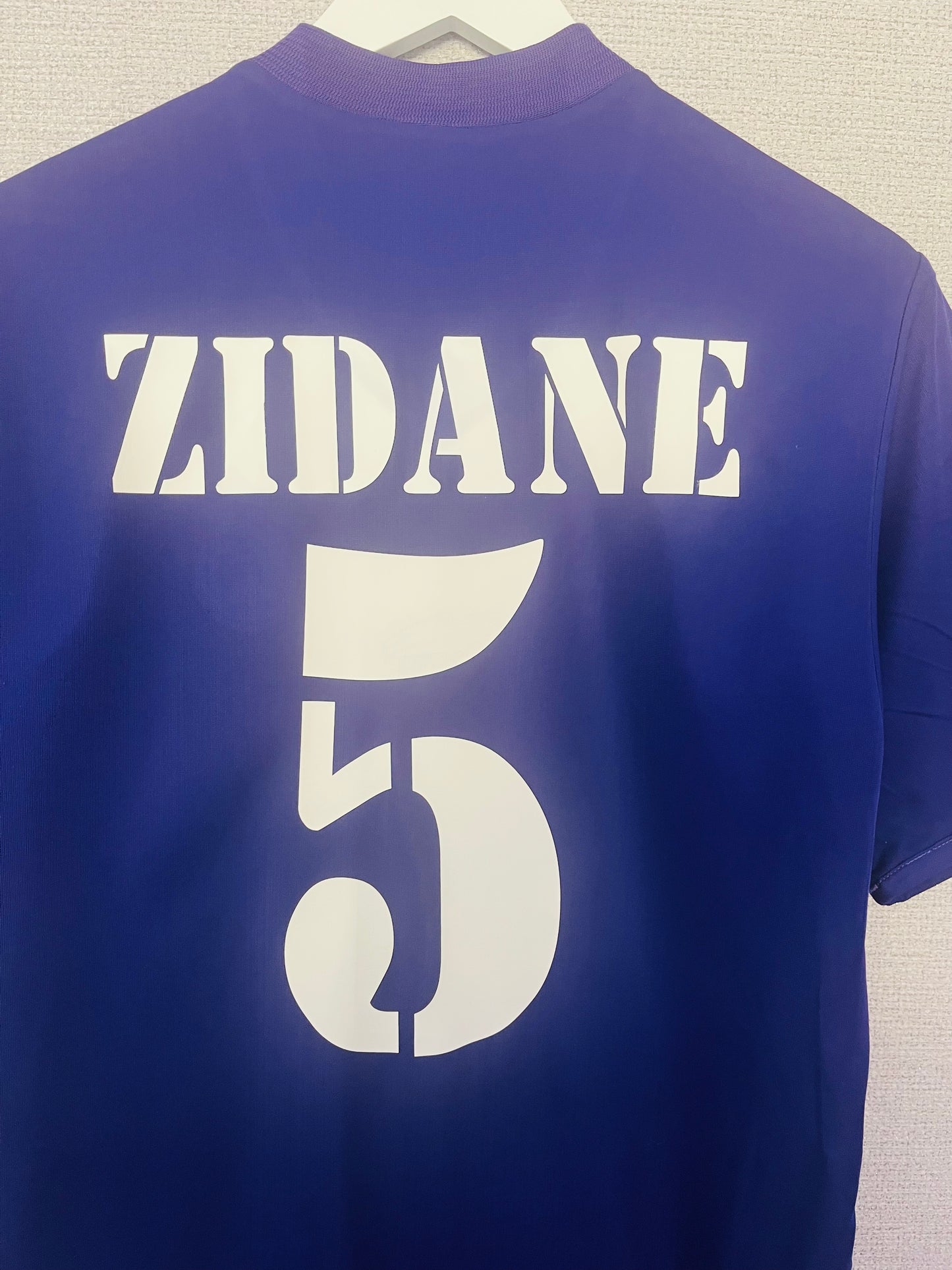 Real Madrid third reversible football shirt
2002/03 Zidane Small