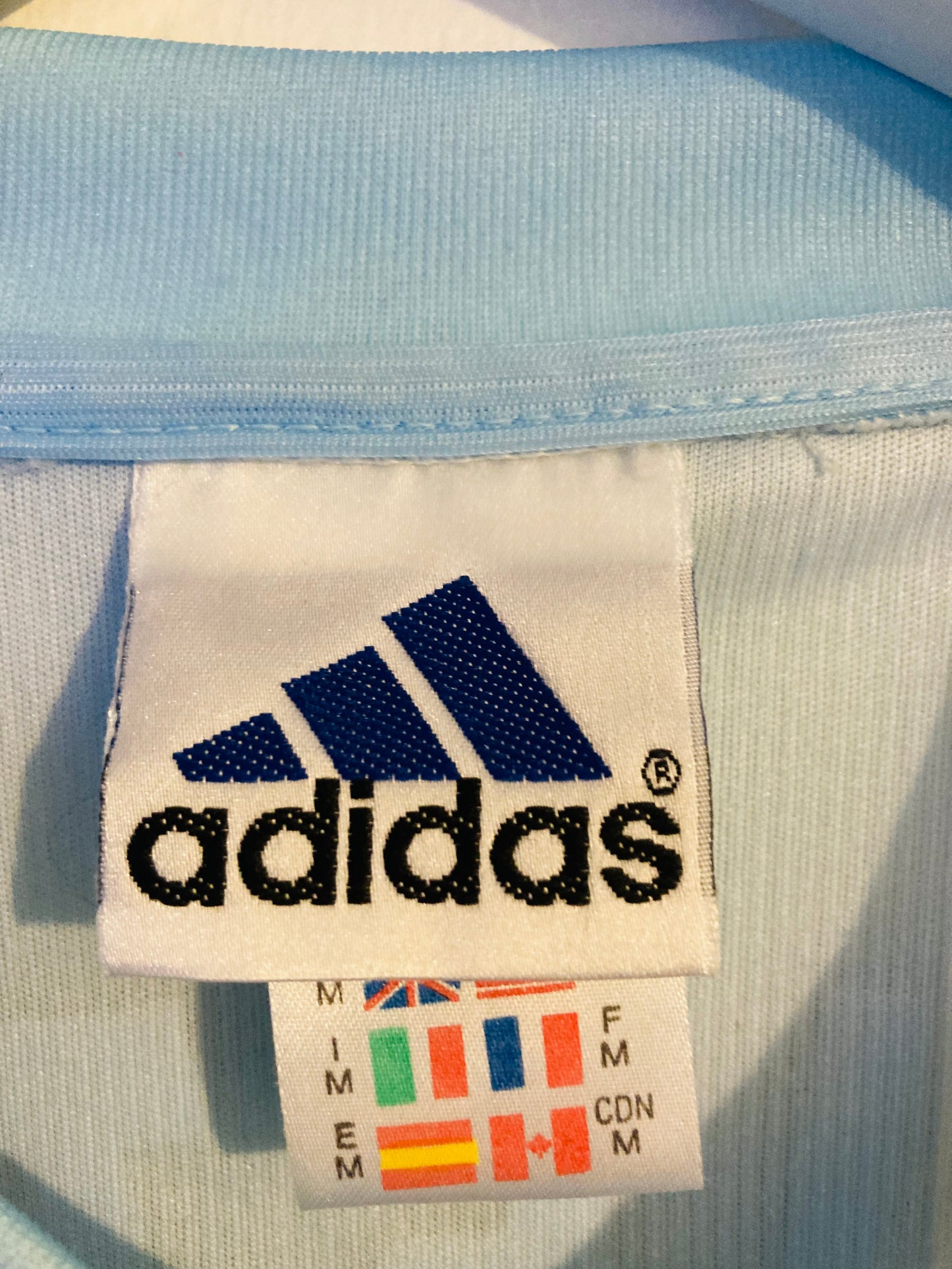 Argentina home football shirt
W/C 2002 Batistuta medium