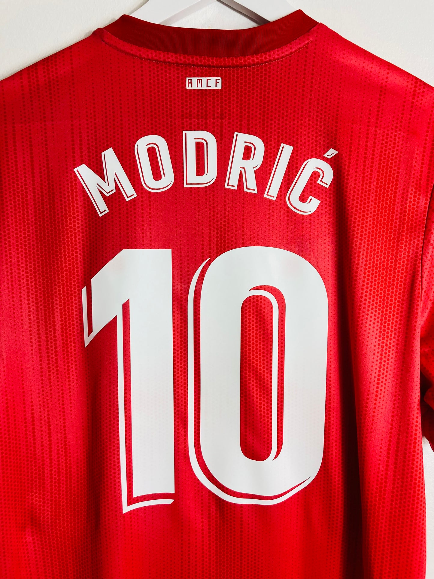 Real Madrid third football shirt
2018/19 Modric XL