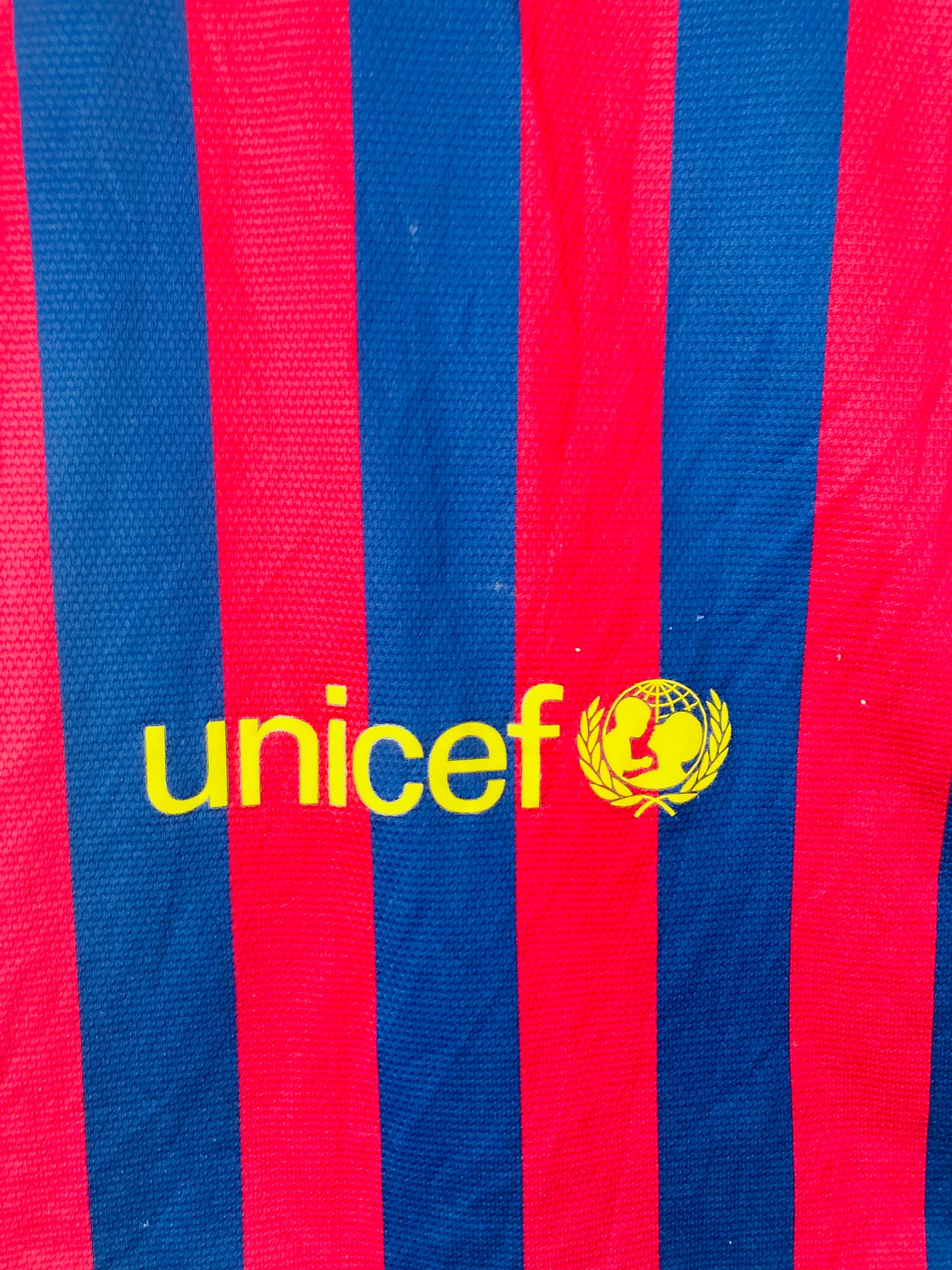 Barcelona home football shirt
2013/14 Youths XL